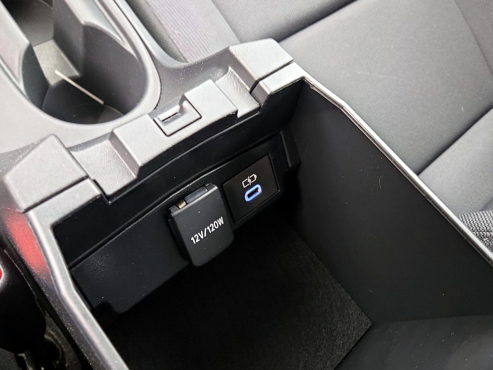 2024 Toyota Corolla LE - Photo 19