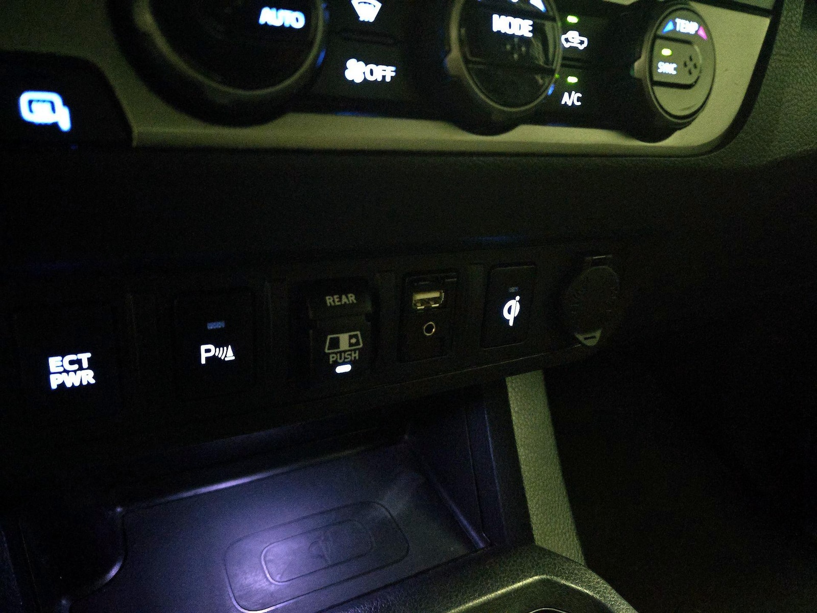 2018 Toyota Tacoma Limited - Photo 19