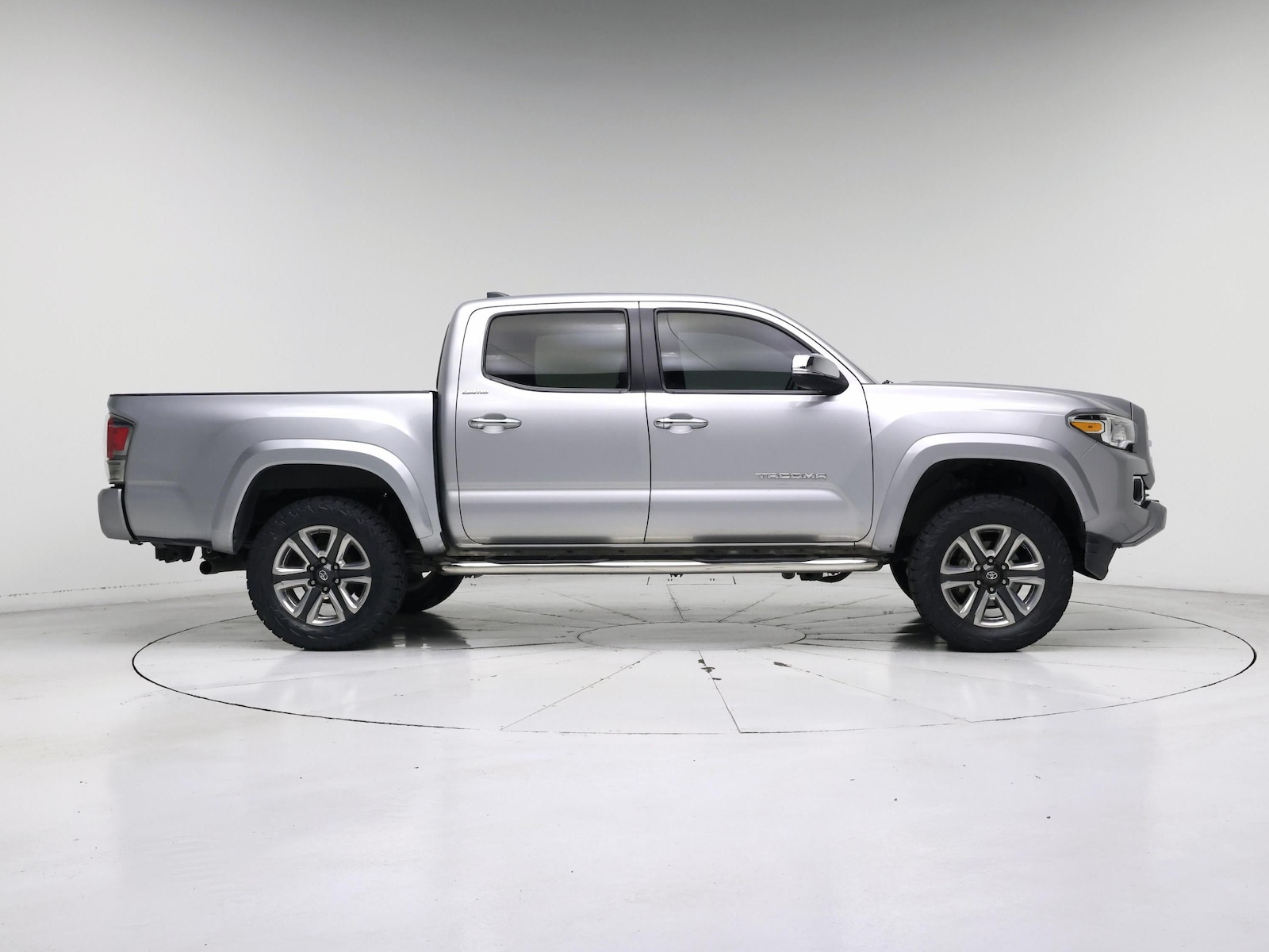 2018 Toyota Tacoma Limited - Photo 8