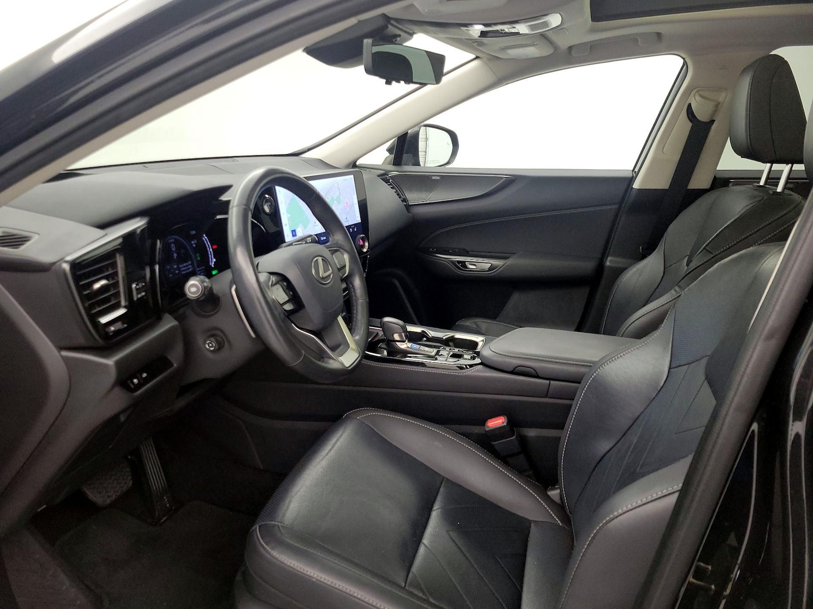 2025 Lexus NX PHEV 450h+ - Photo 12