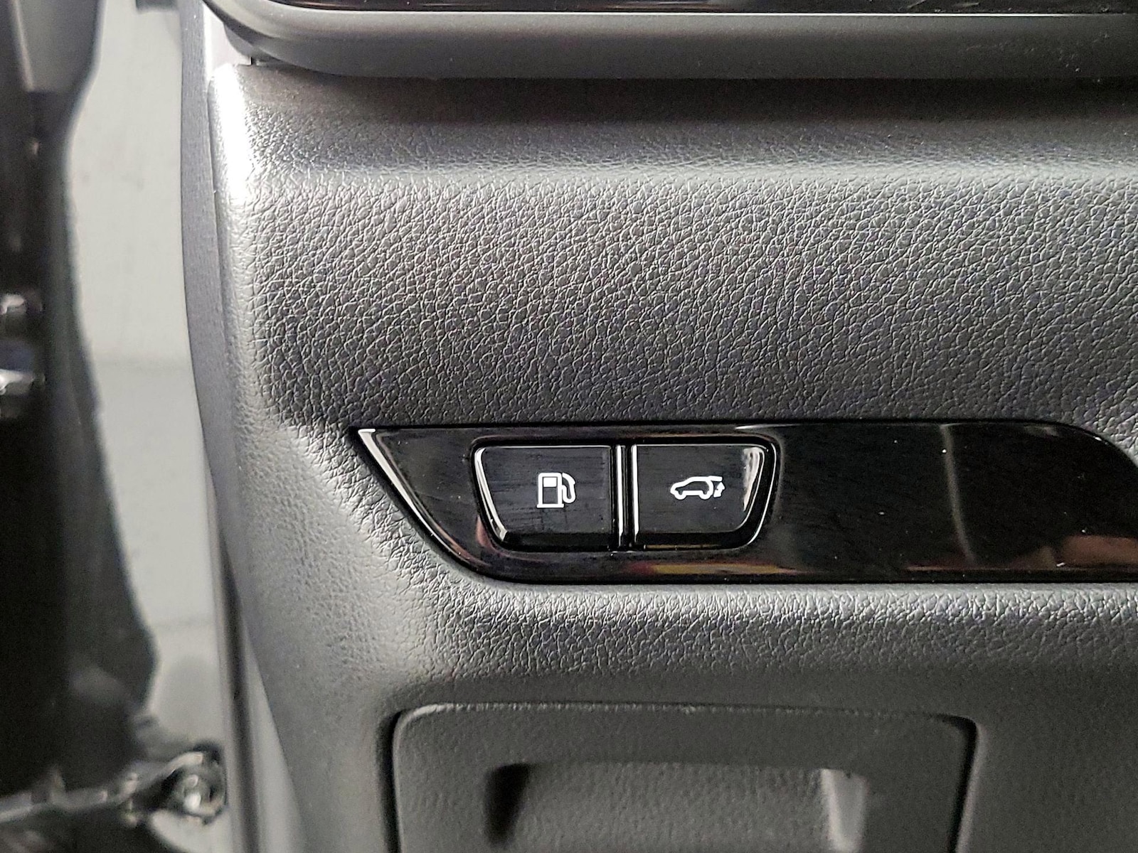 2025 Lexus NX PHEV 450h+ - Photo 14