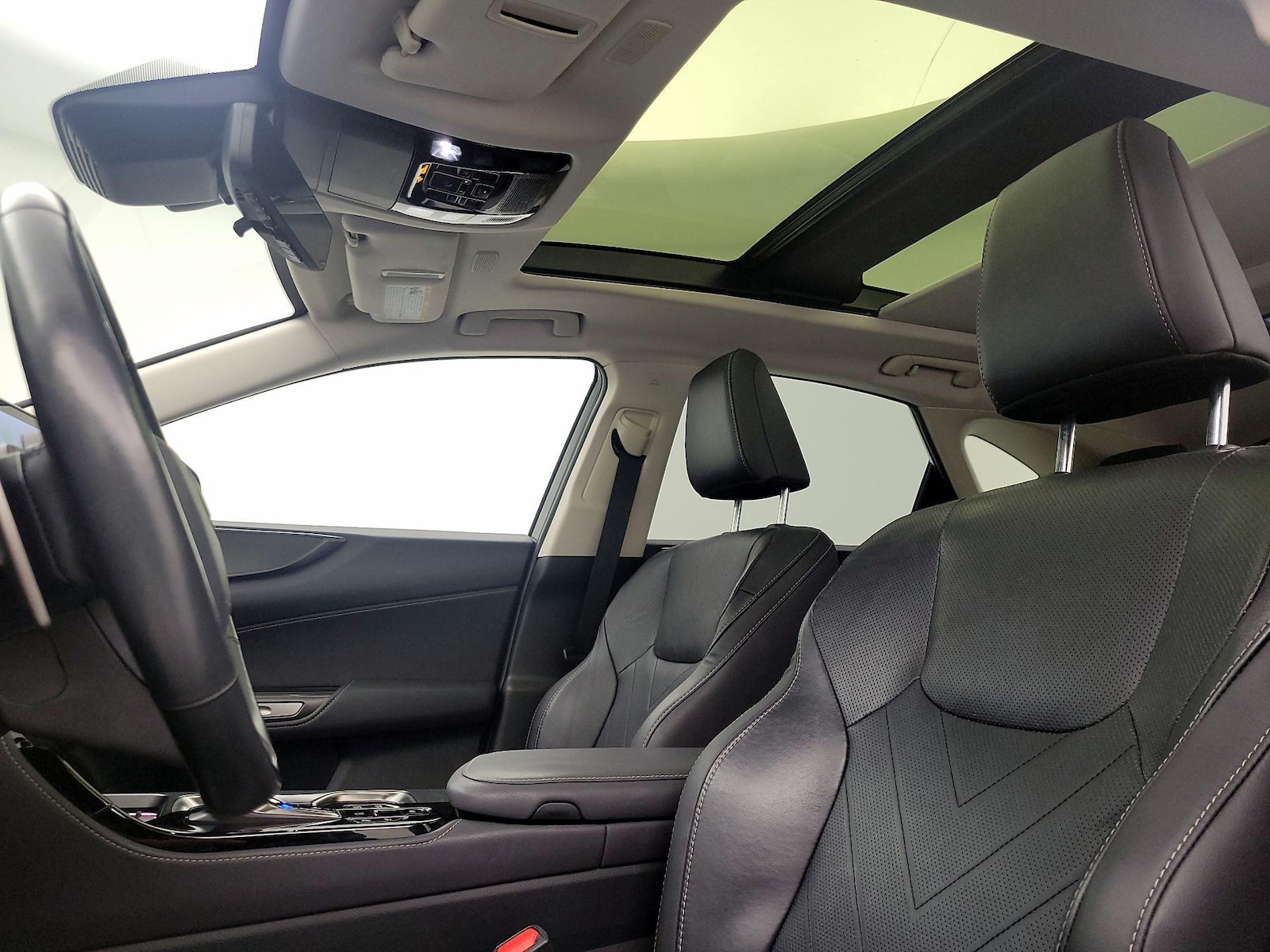 2025 Lexus NX PHEV 450h+ - Photo 21