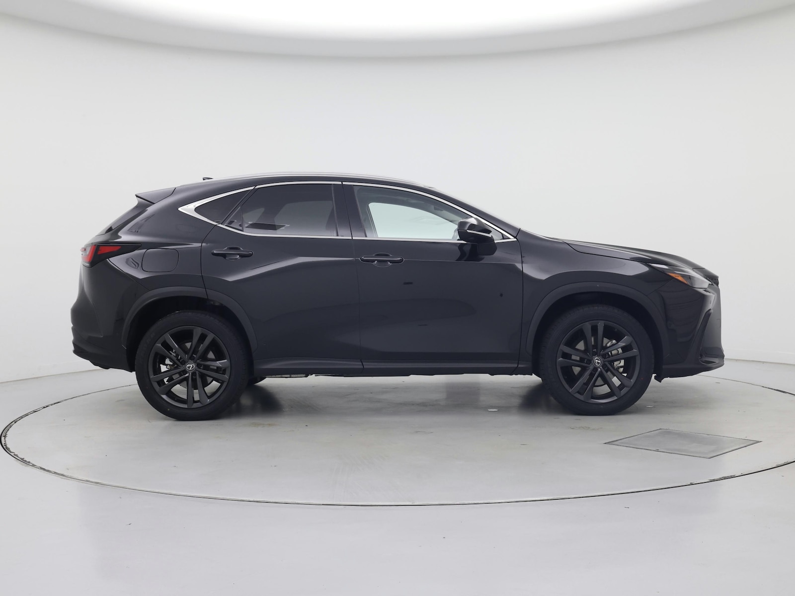 2025 Lexus NX PHEV 450h+ - Photo 8