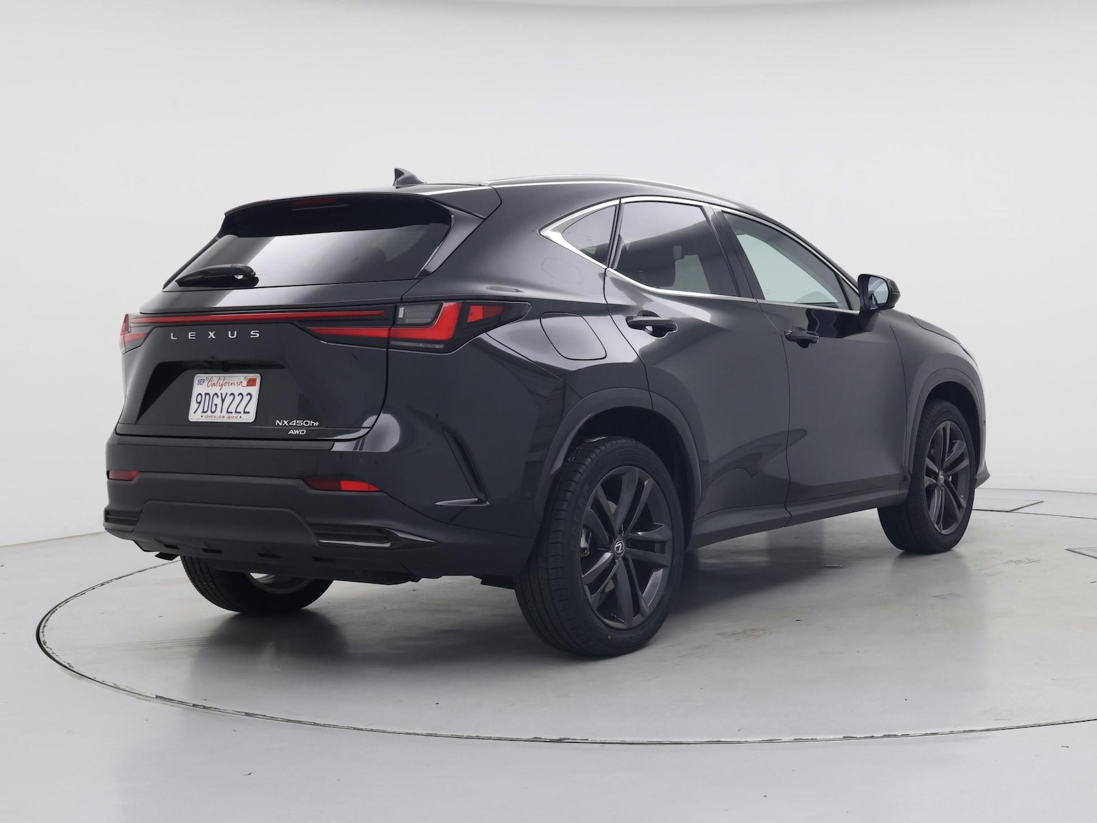 2025 Lexus NX PHEV 450h+ - Photo 9