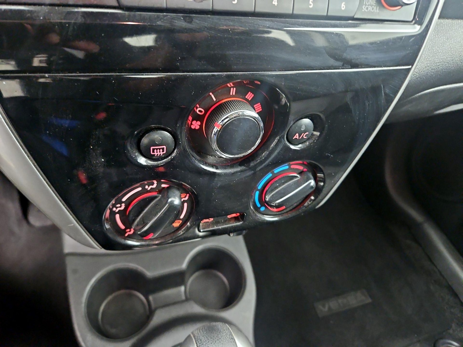 2018 Nissan Versa Sedan SV - Photo 17