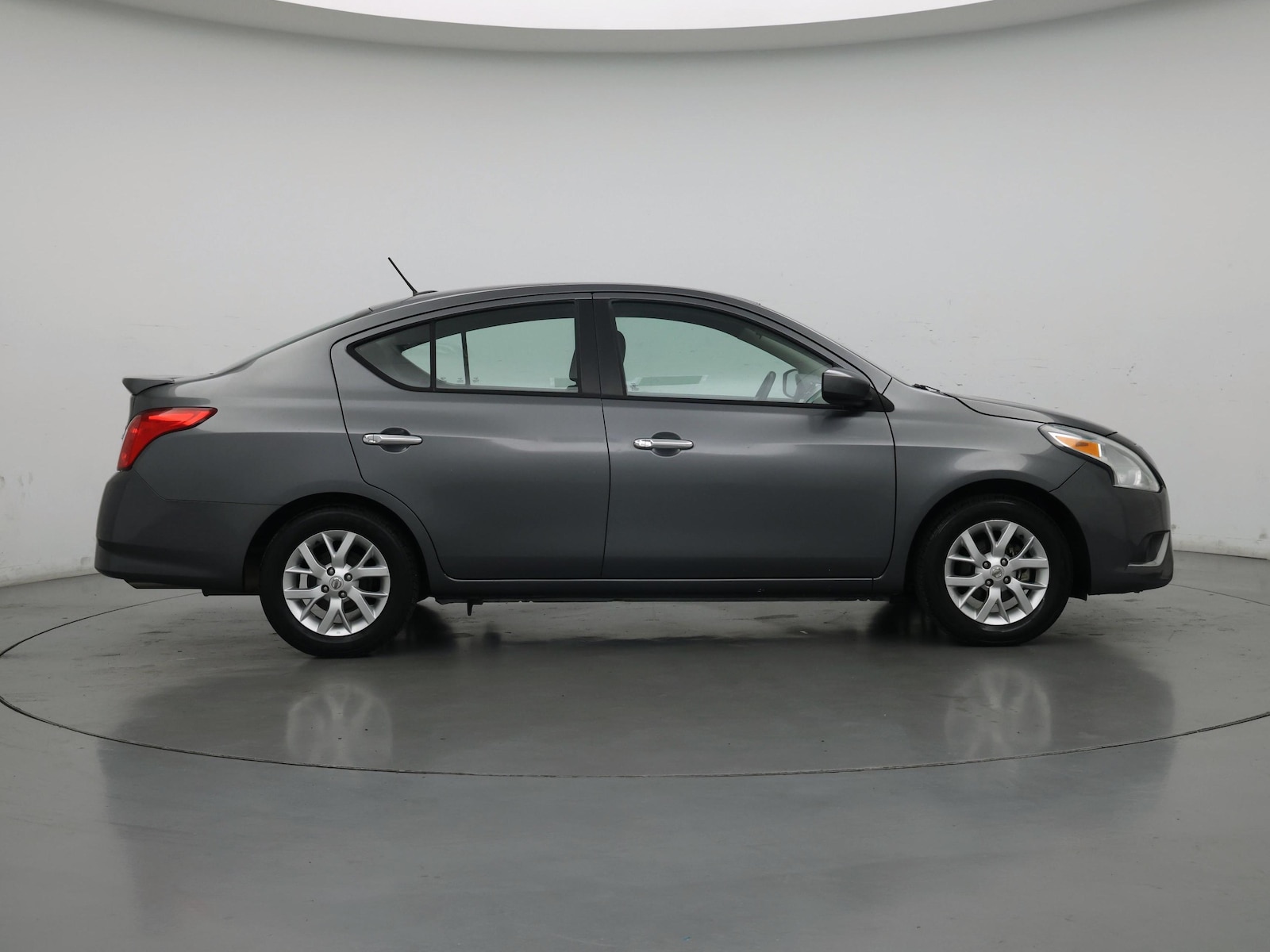 2018 Nissan Versa Sedan SV - Photo 8