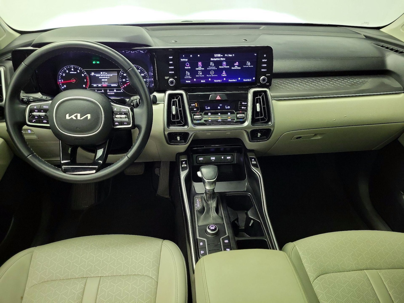 2023 Kia Sorento S - Photo 10