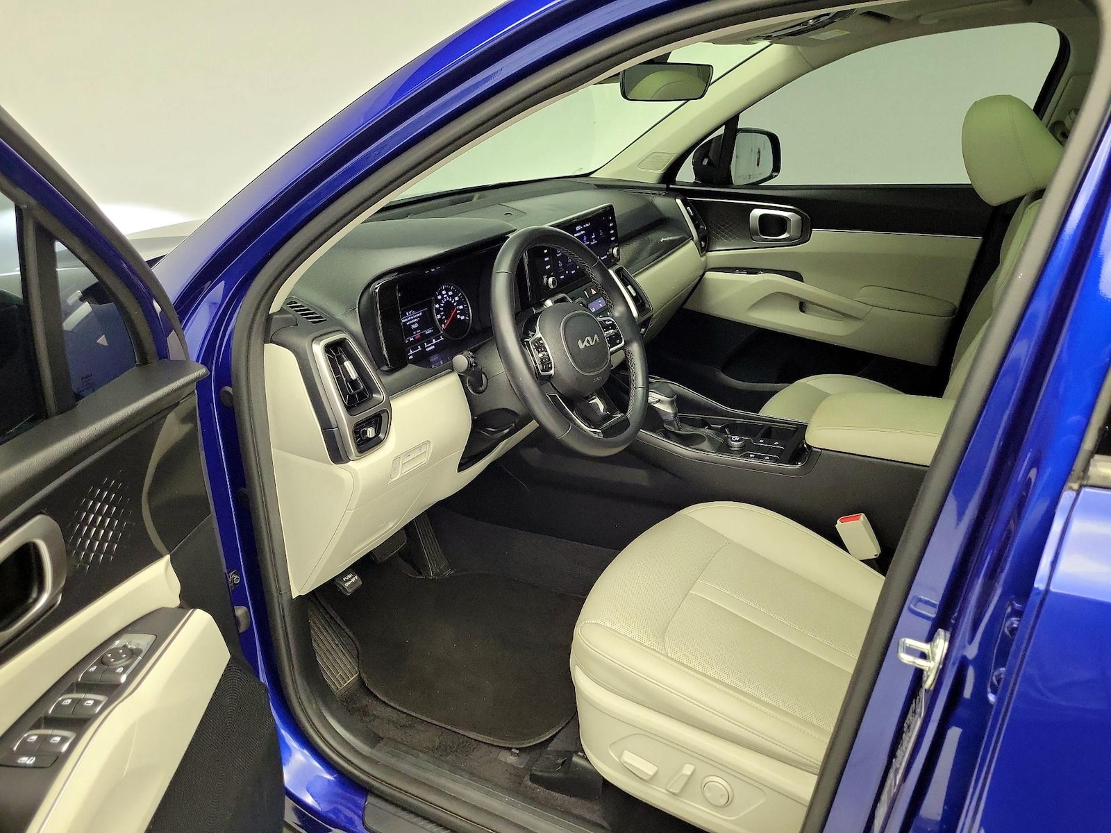 2023 Kia Sorento S - Photo 12