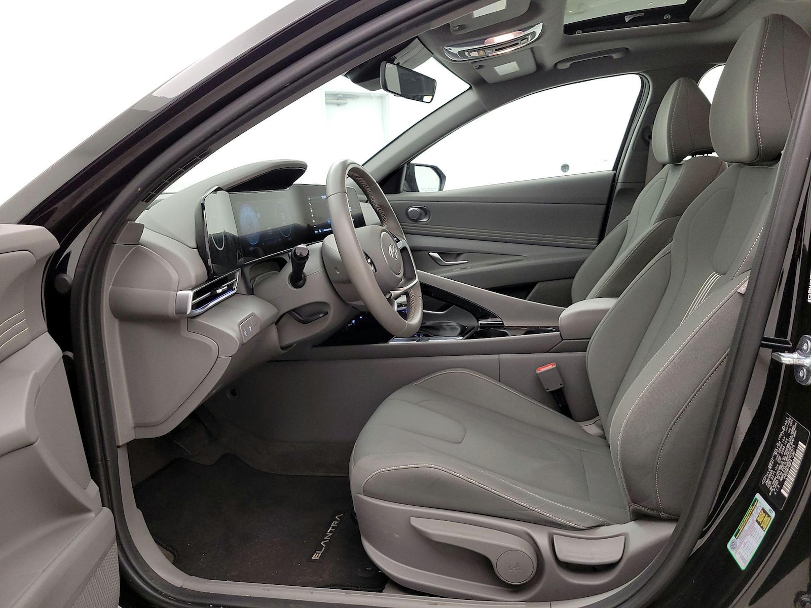 2025 Hyundai Elantra SEL - Photo 12