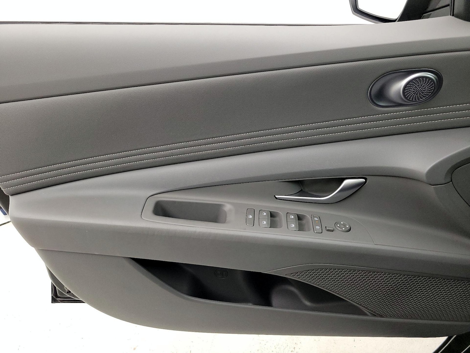 2025 Hyundai Elantra SEL - Photo 13