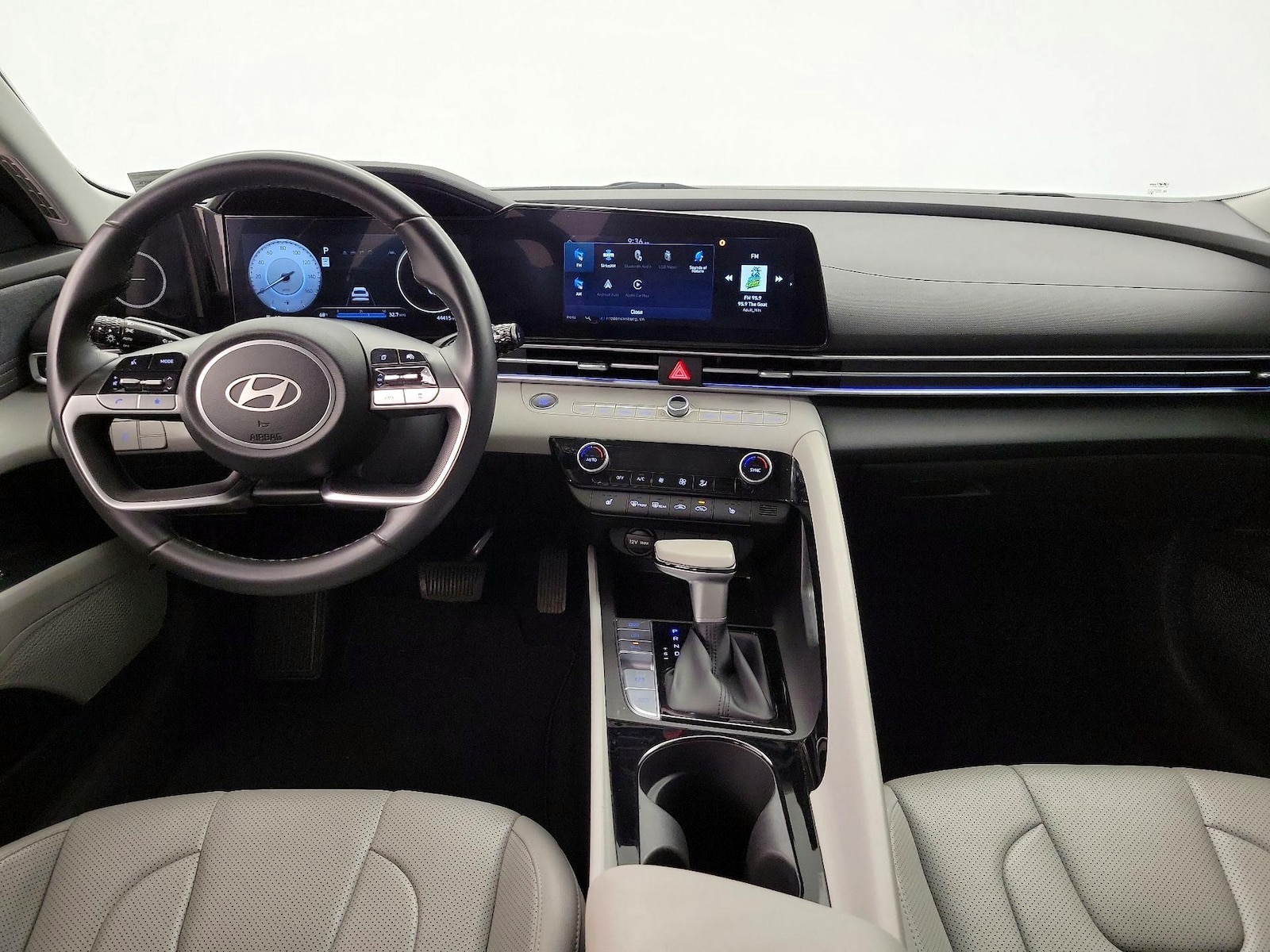 2024 Hyundai Elantra Limited - Photo 10