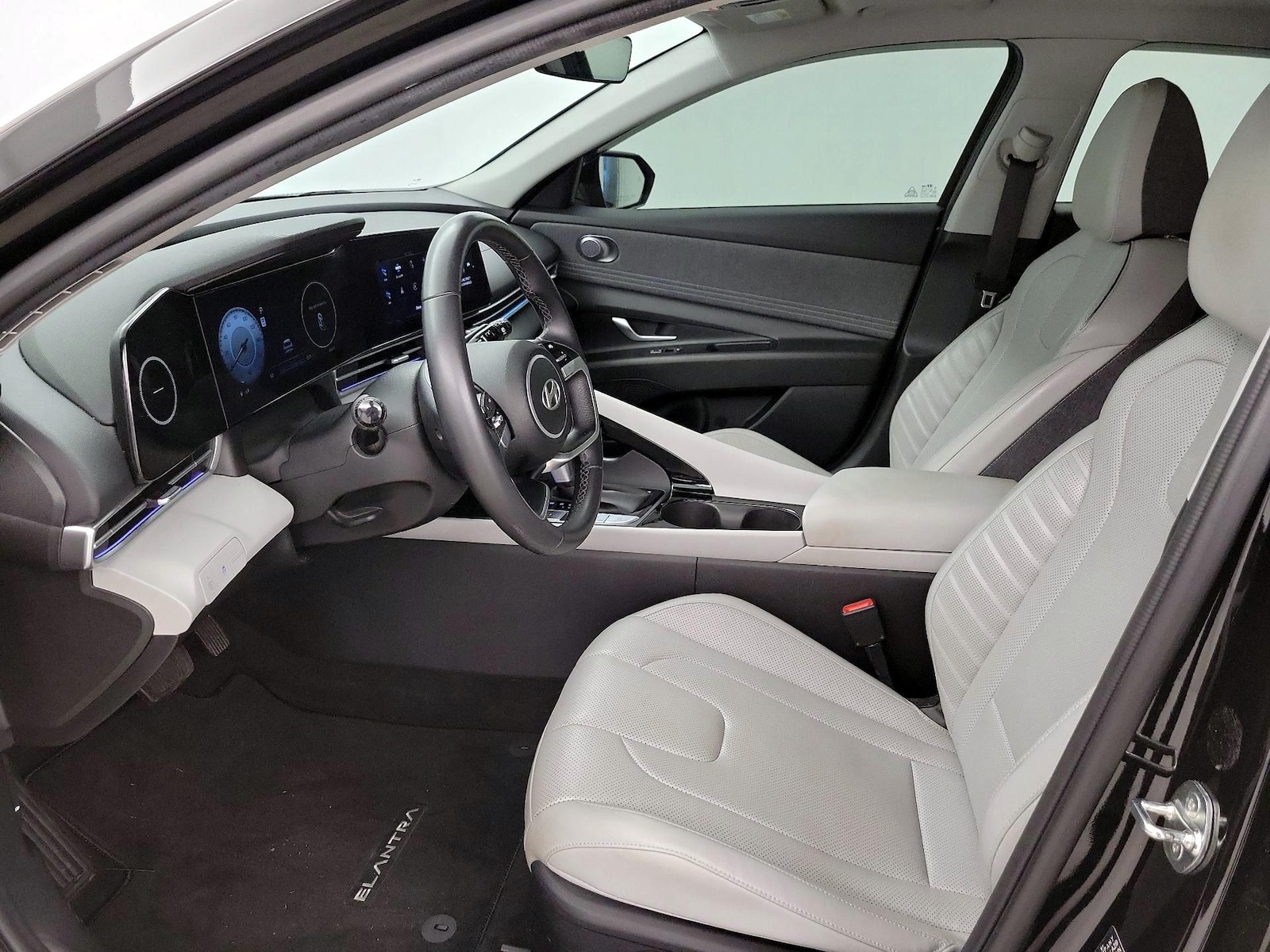 2024 Hyundai Elantra Limited - Photo 12