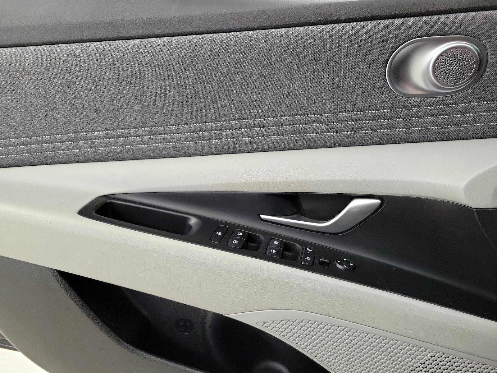 2024 Hyundai Elantra Limited - Photo 13