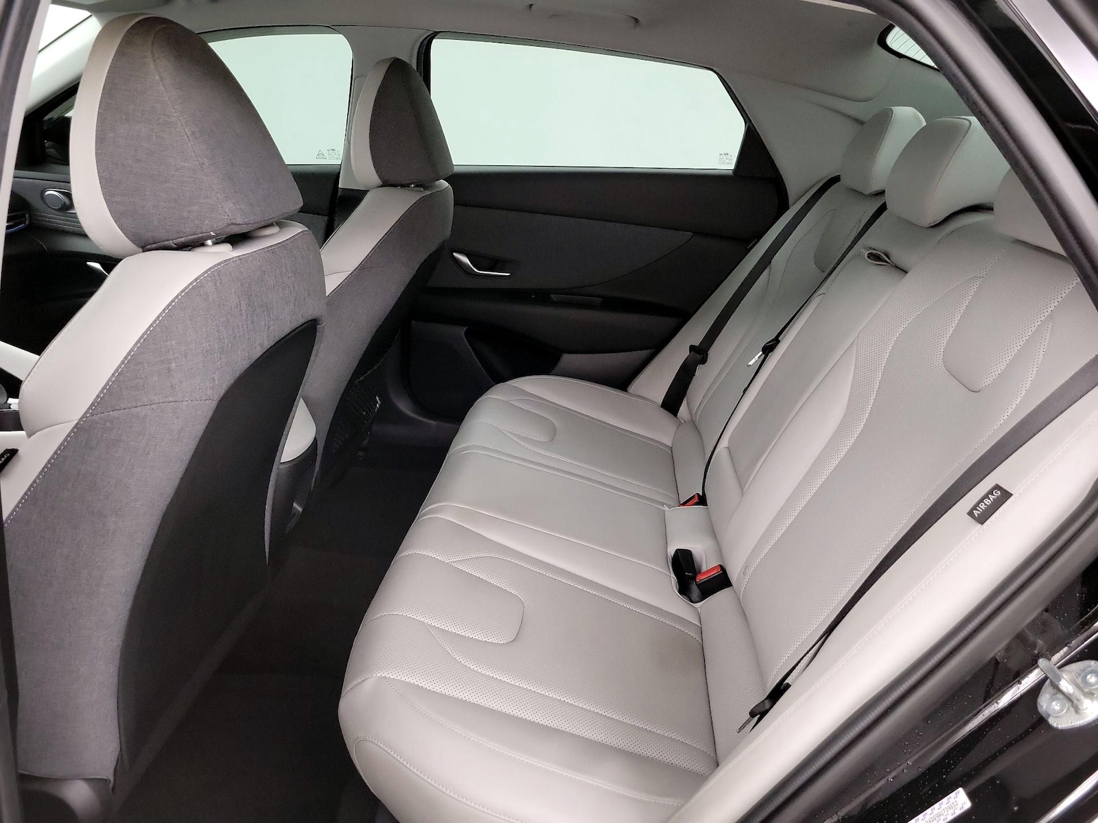 2024 Hyundai Elantra Limited - Photo 22