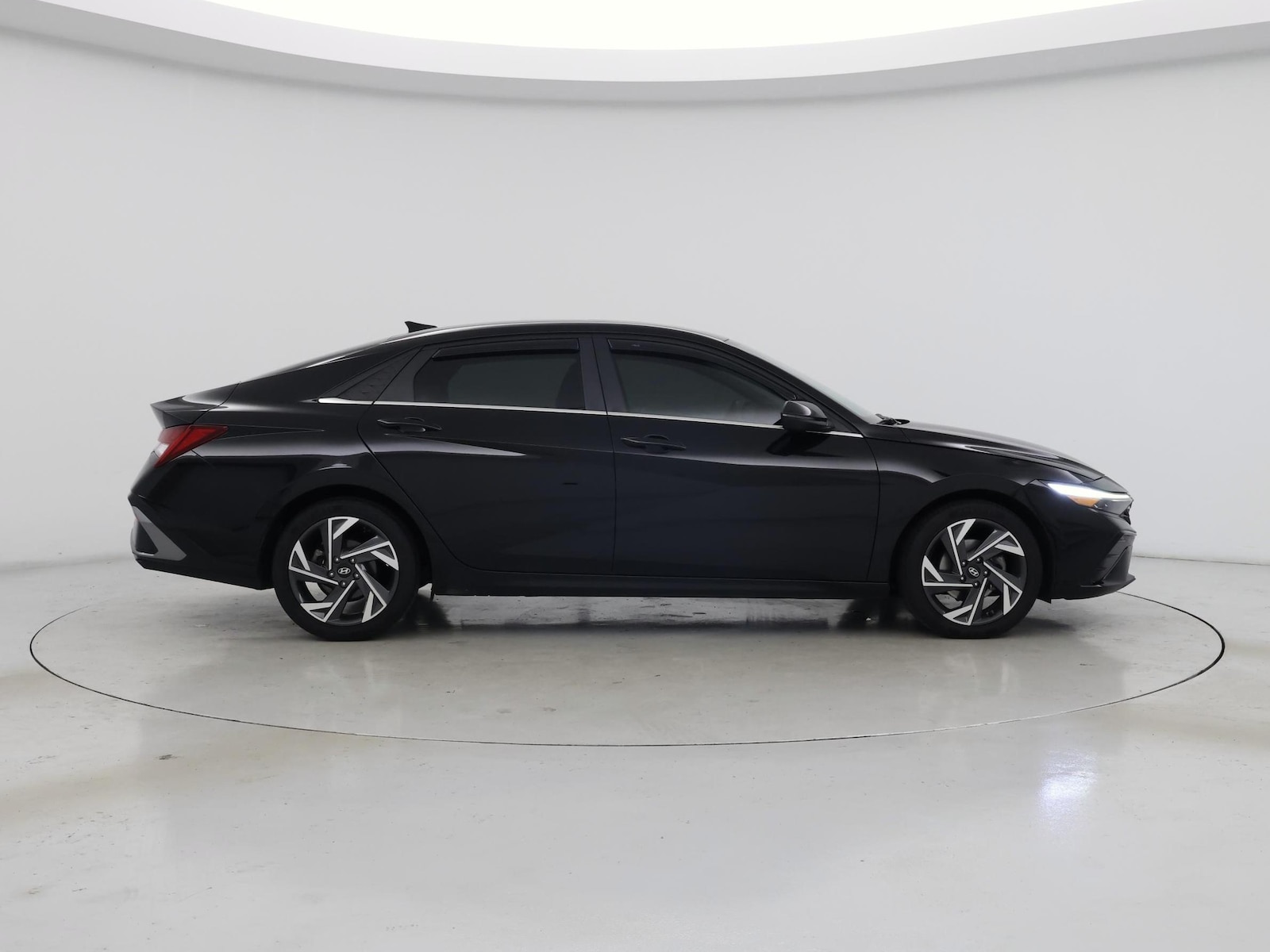 2024 Hyundai Elantra Limited - Photo 8