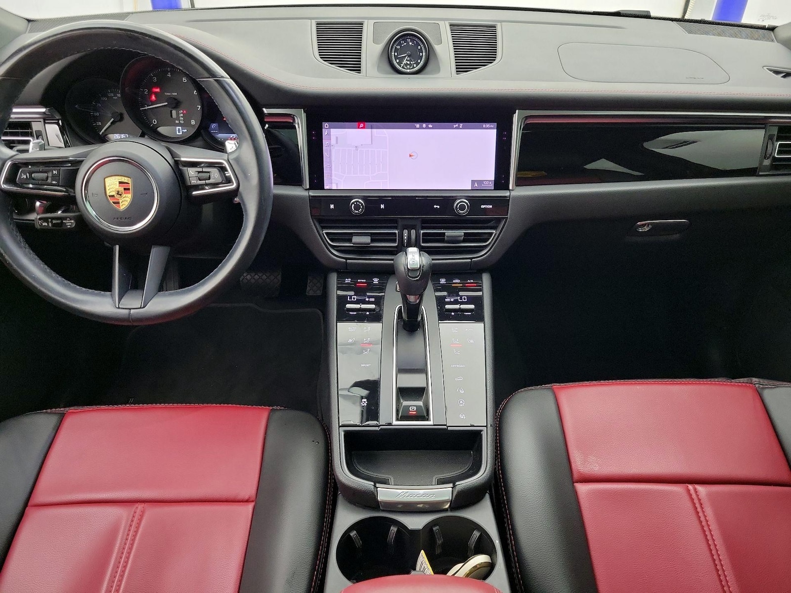 2024 Porsche Macan T - Photo 10