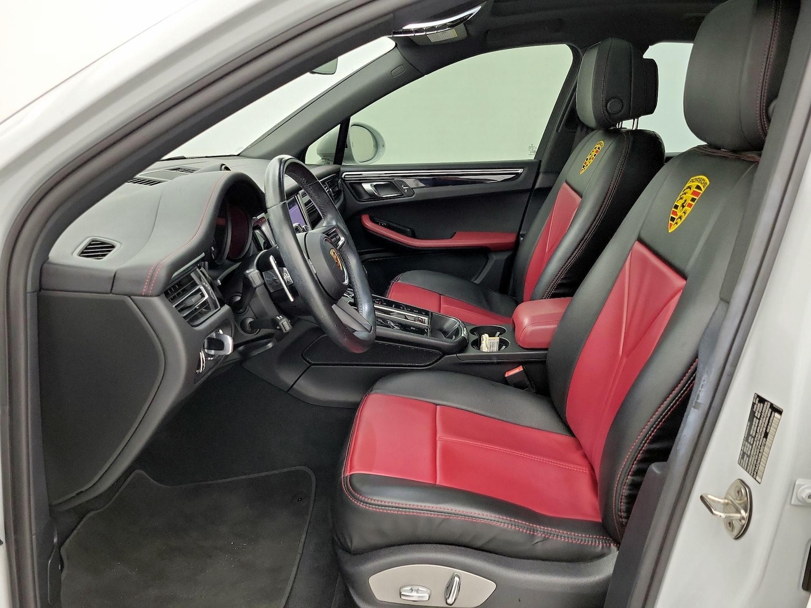 2024 Porsche Macan T - Photo 12