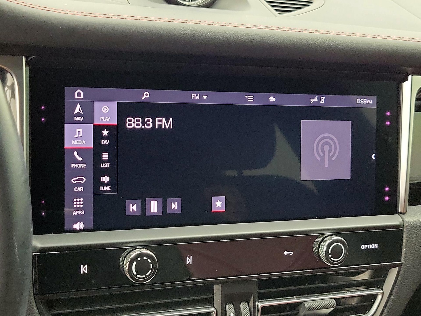 2024 Porsche Macan T - Photo 17