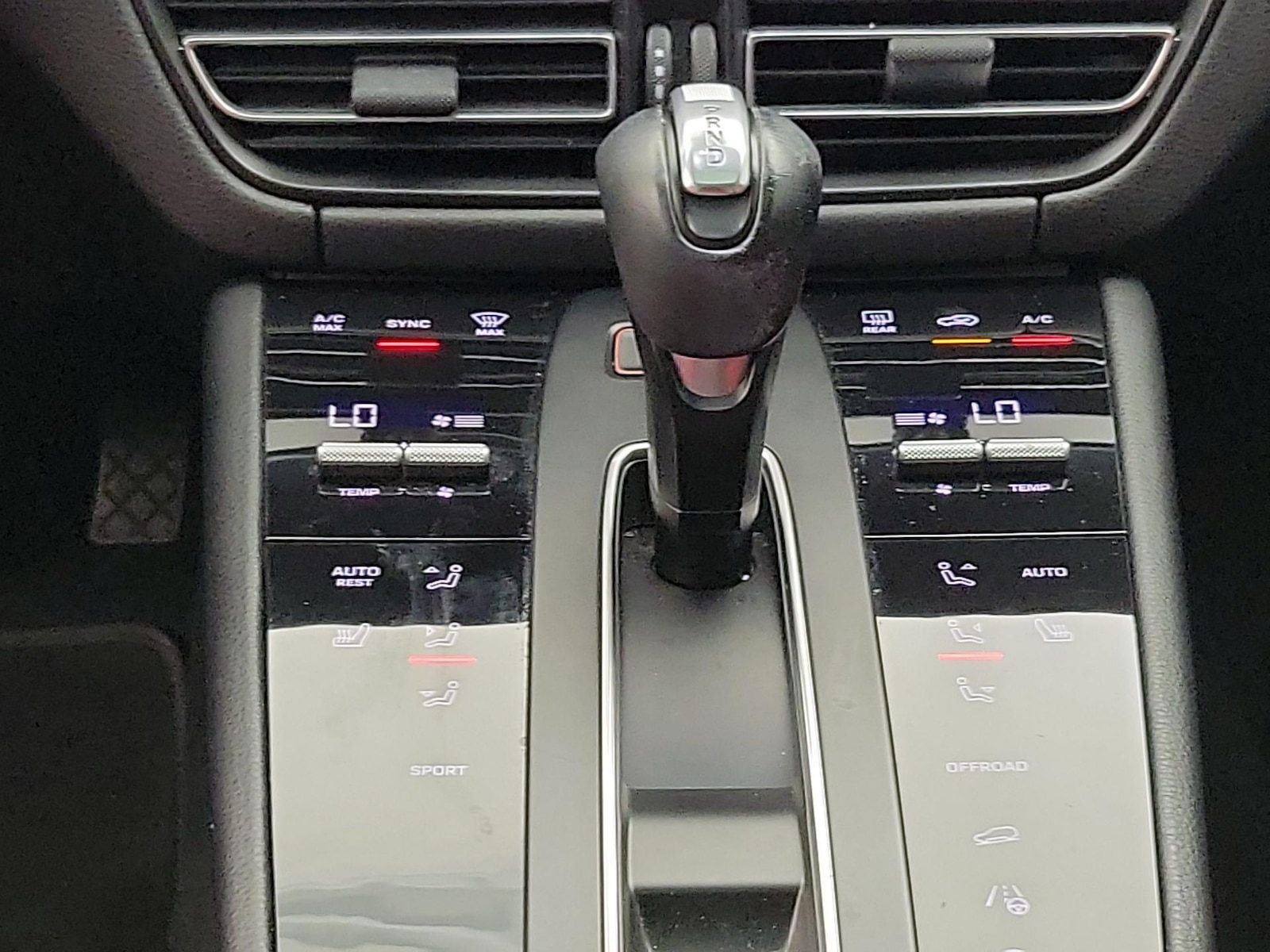 2024 Porsche Macan T - Photo 19