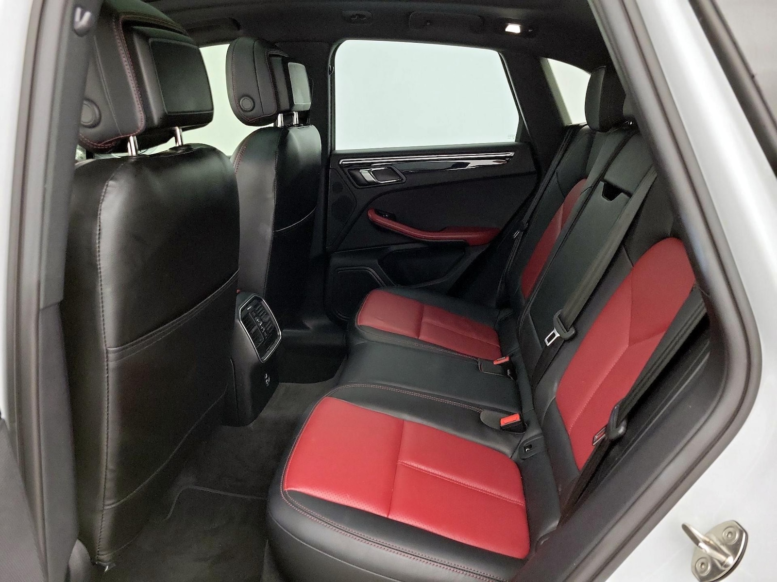 2024 Porsche Macan T - Photo 22