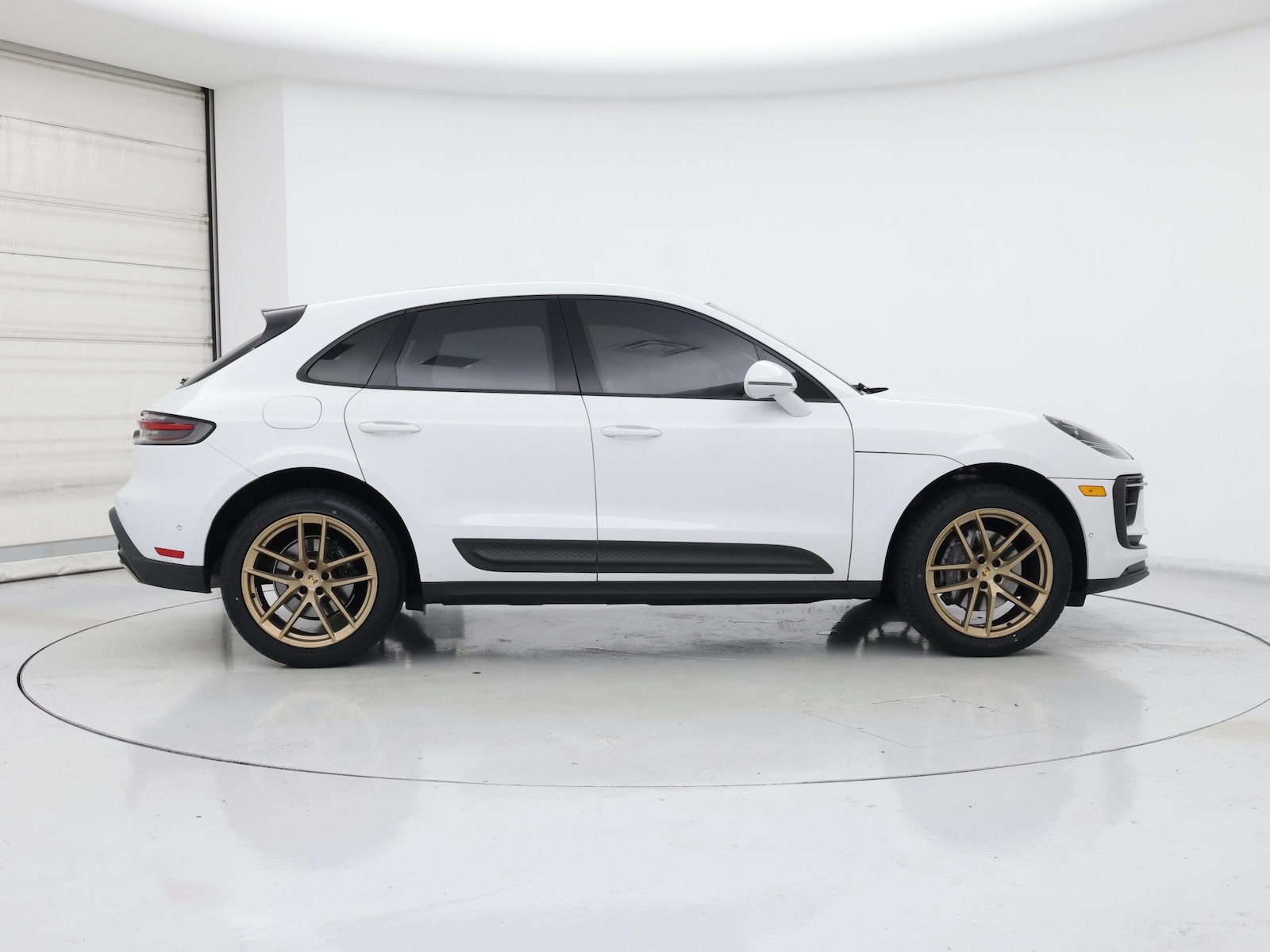 2024 Porsche Macan T - Photo 8