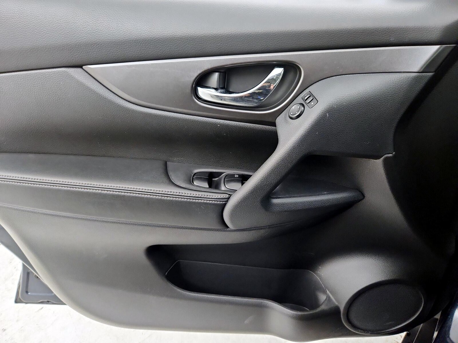 2015 Nissan Rogue S - Photo 13