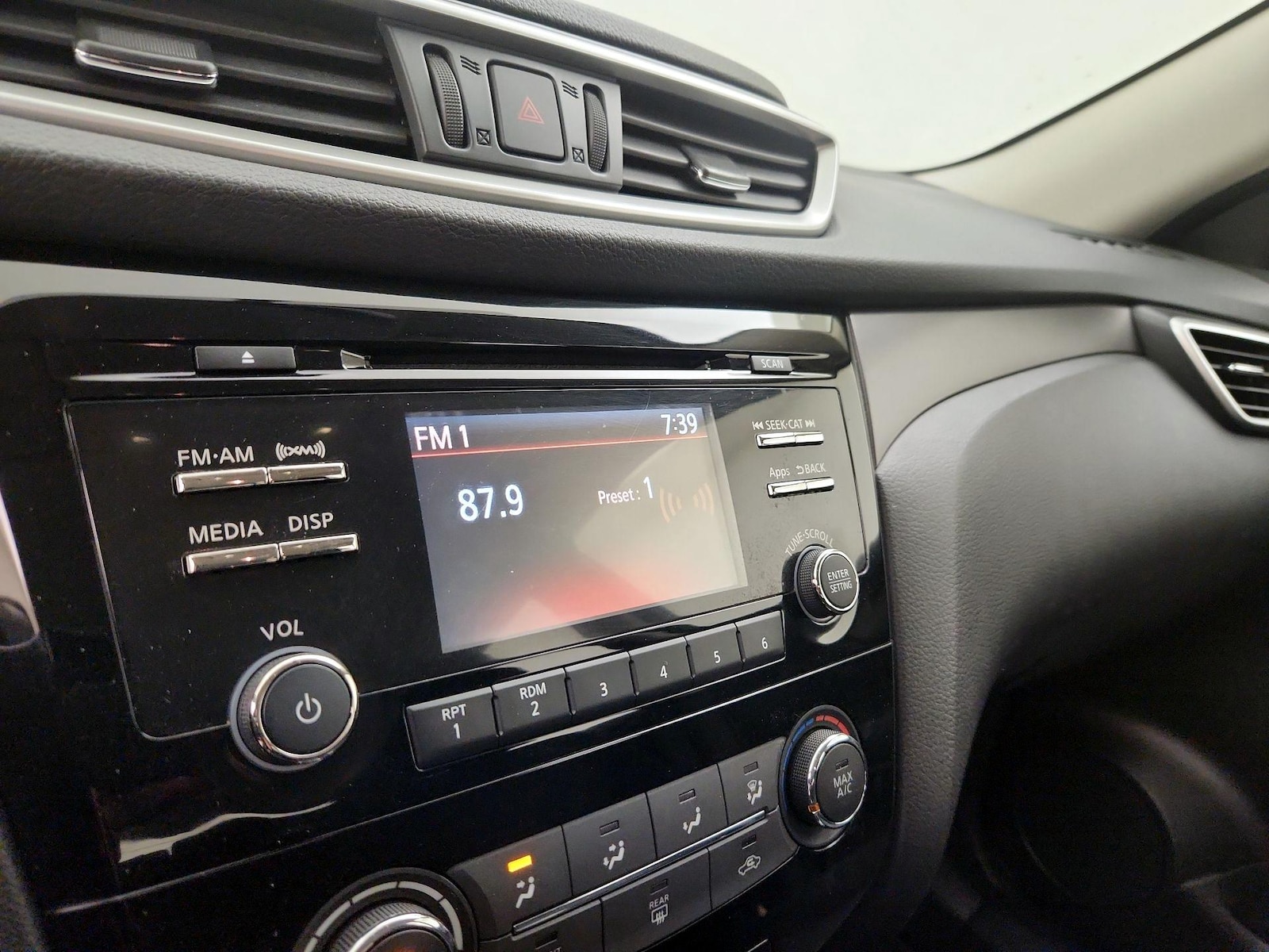 2015 Nissan Rogue S - Photo 16