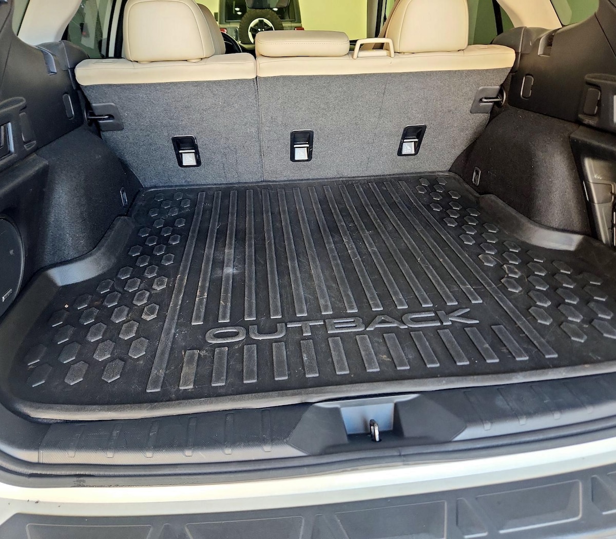 Trunk/Cargo (Seats Up)