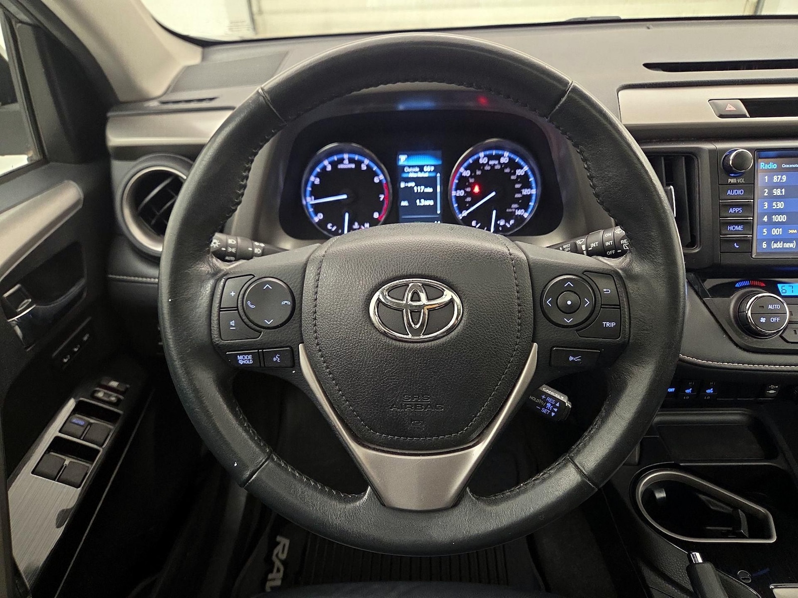 2017 Toyota RAV4 Limited - Photo 11
