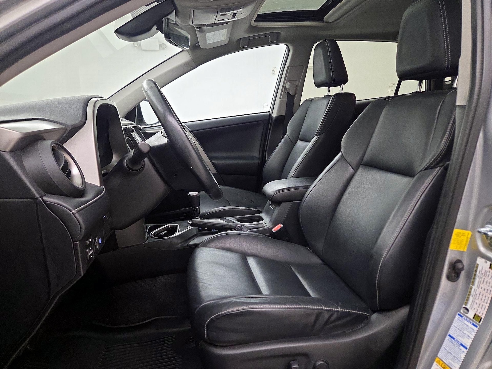 2017 Toyota RAV4 Limited - Photo 12