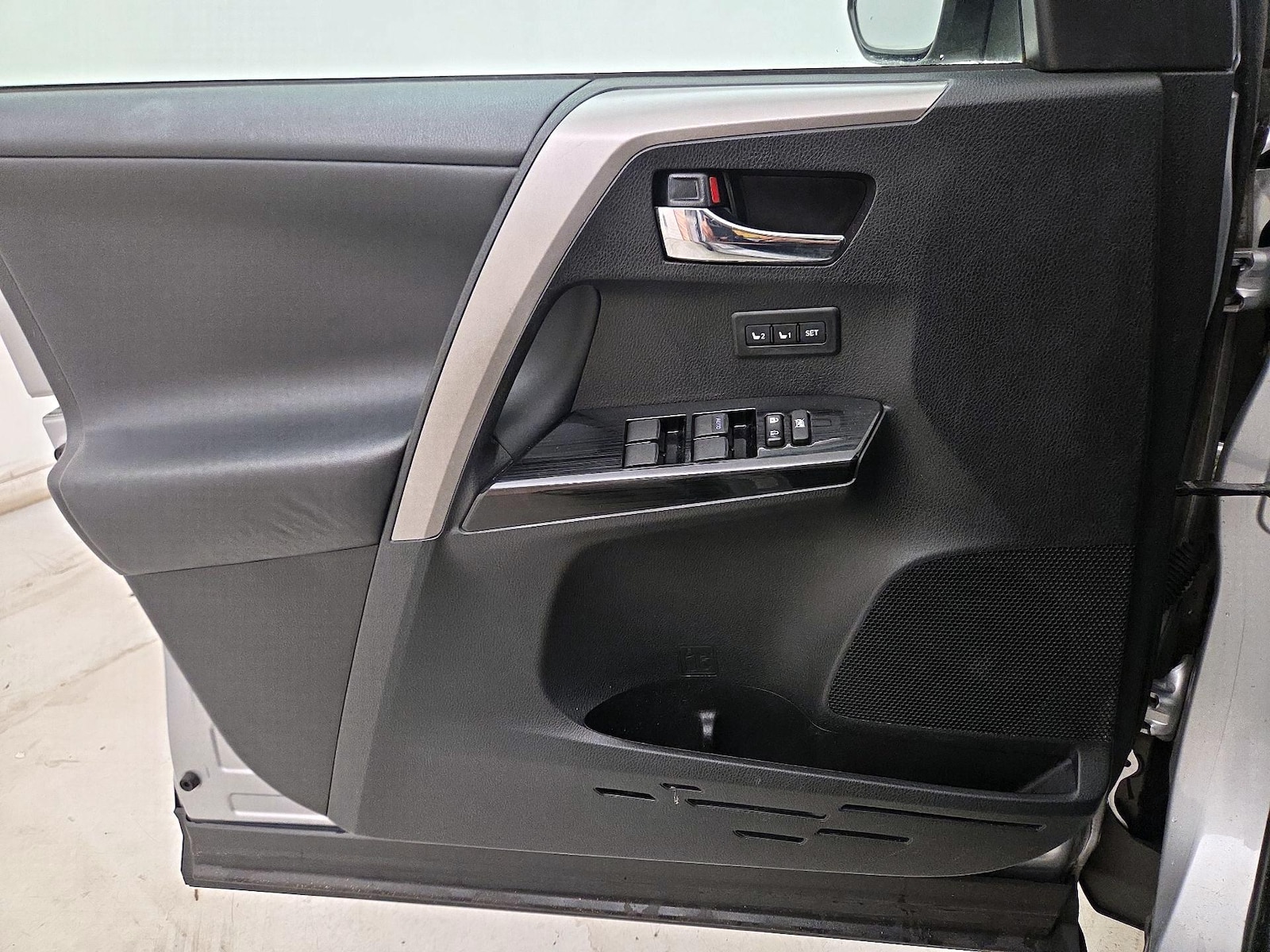 2017 Toyota RAV4 Limited - Photo 13
