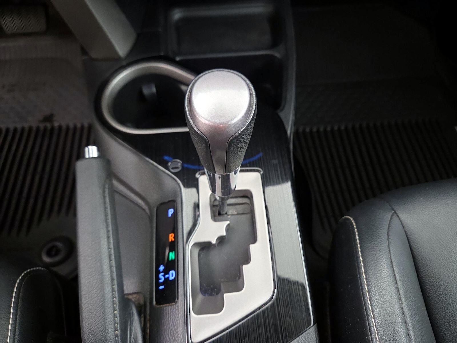 2017 Toyota RAV4 Limited - Photo 18