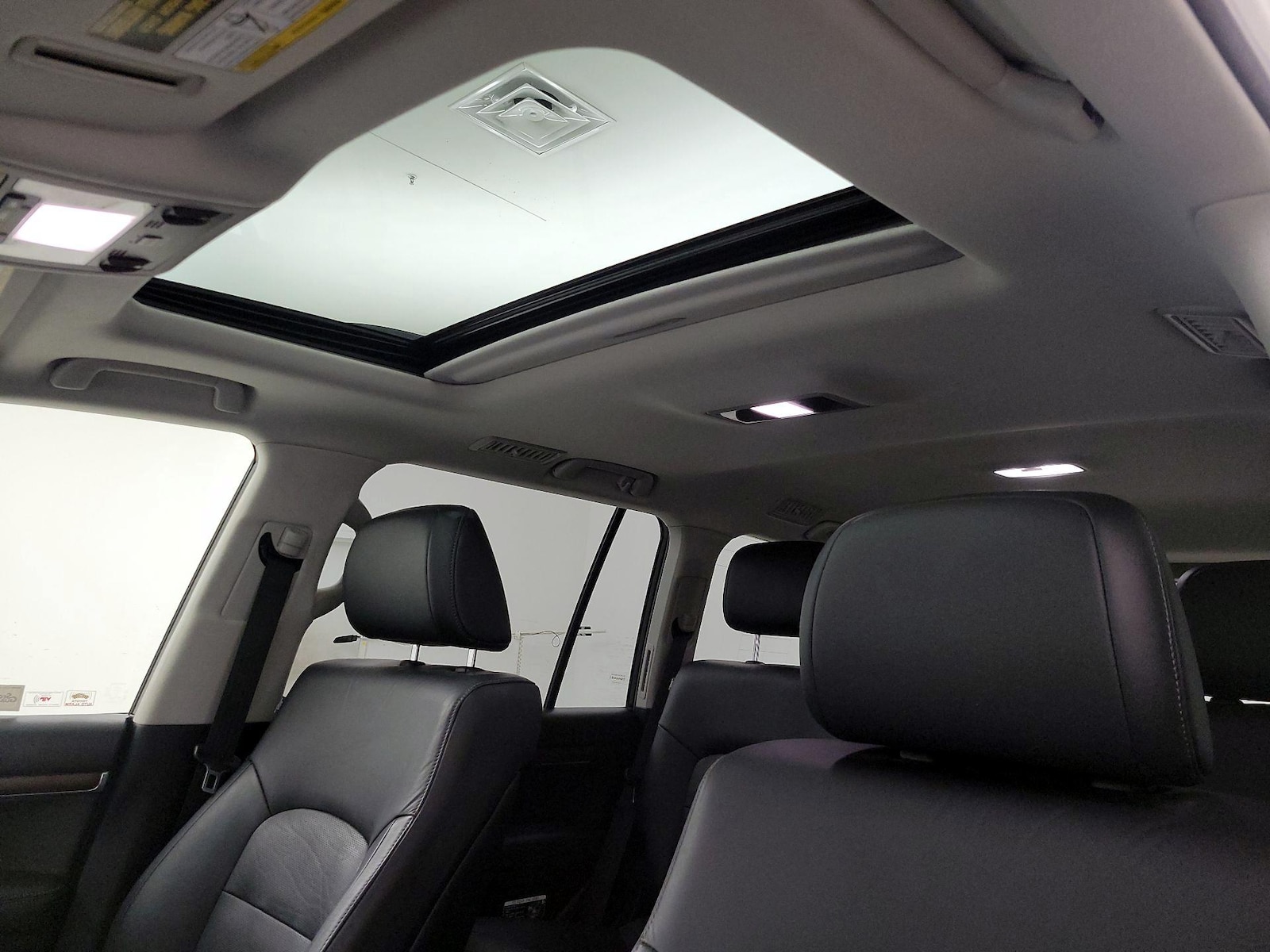 Sunroof(s) & Overhead Airbags
