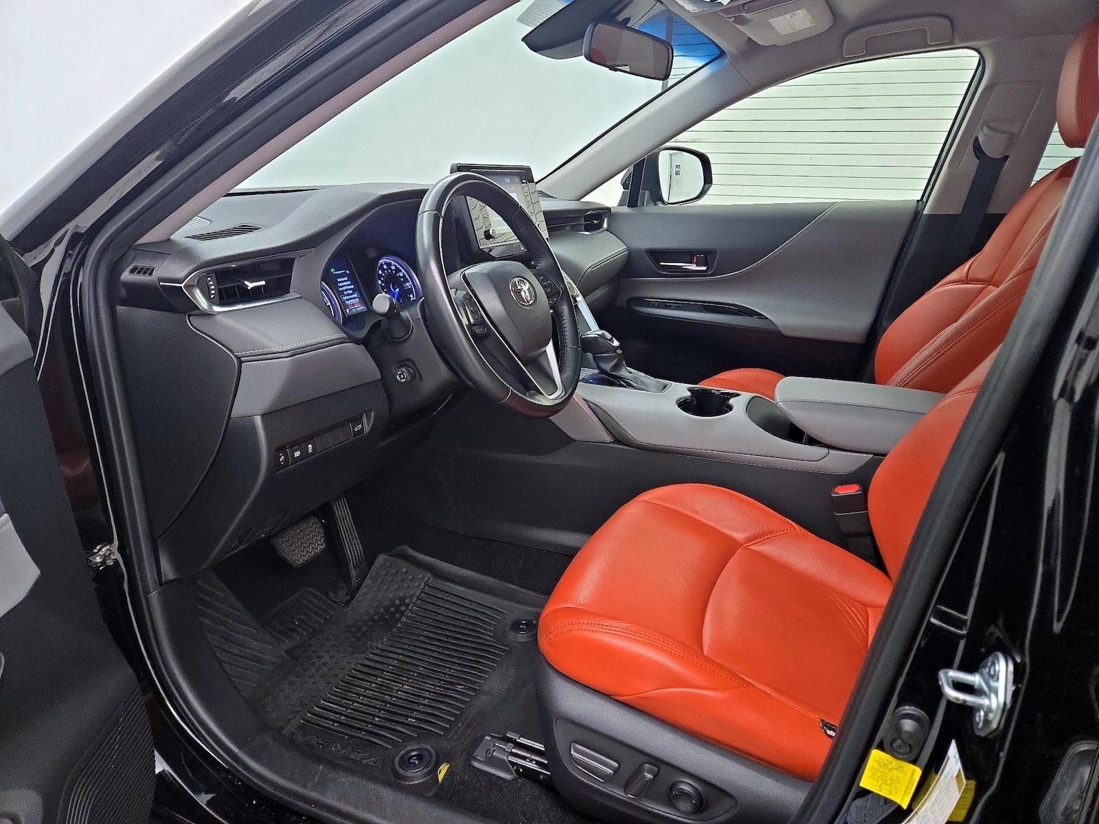 2022 Toyota Venza LE - Photo 12