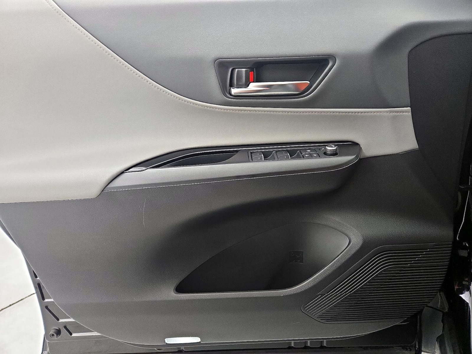 2022 Toyota Venza LE - Photo 13