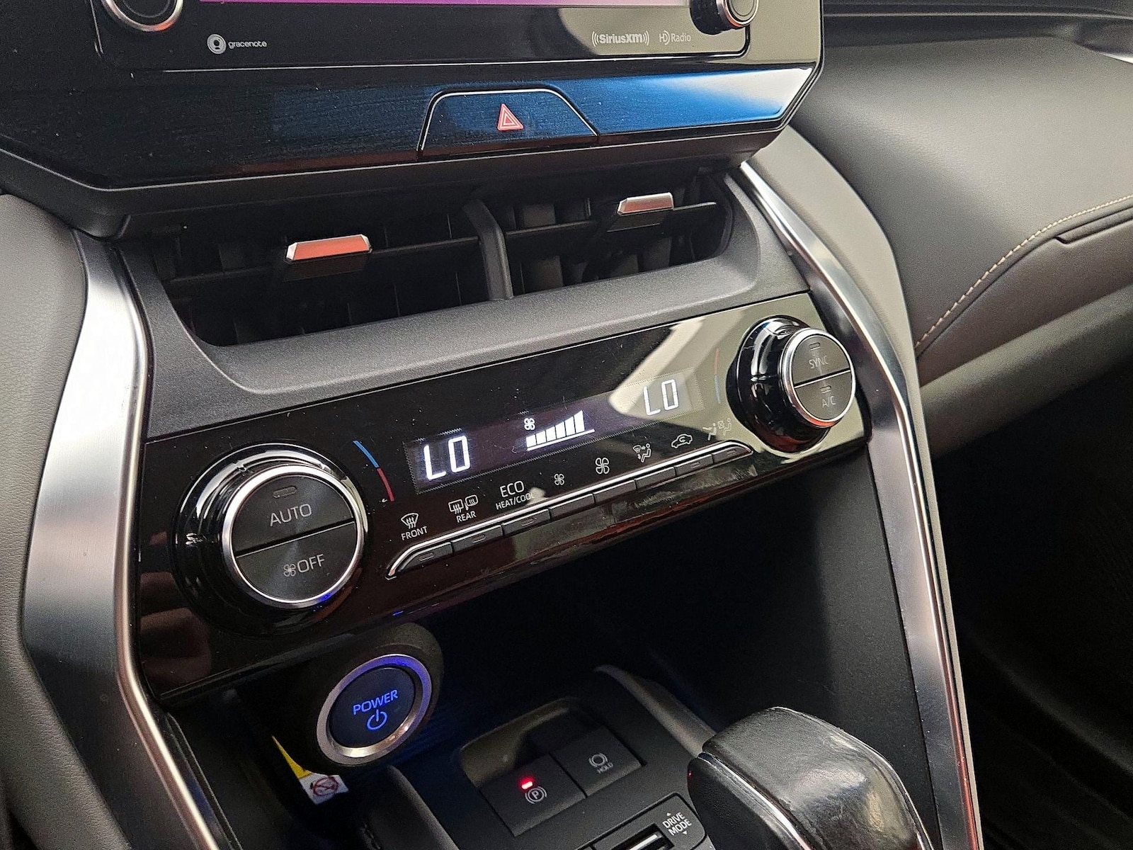 2022 Toyota Venza LE - Photo 16