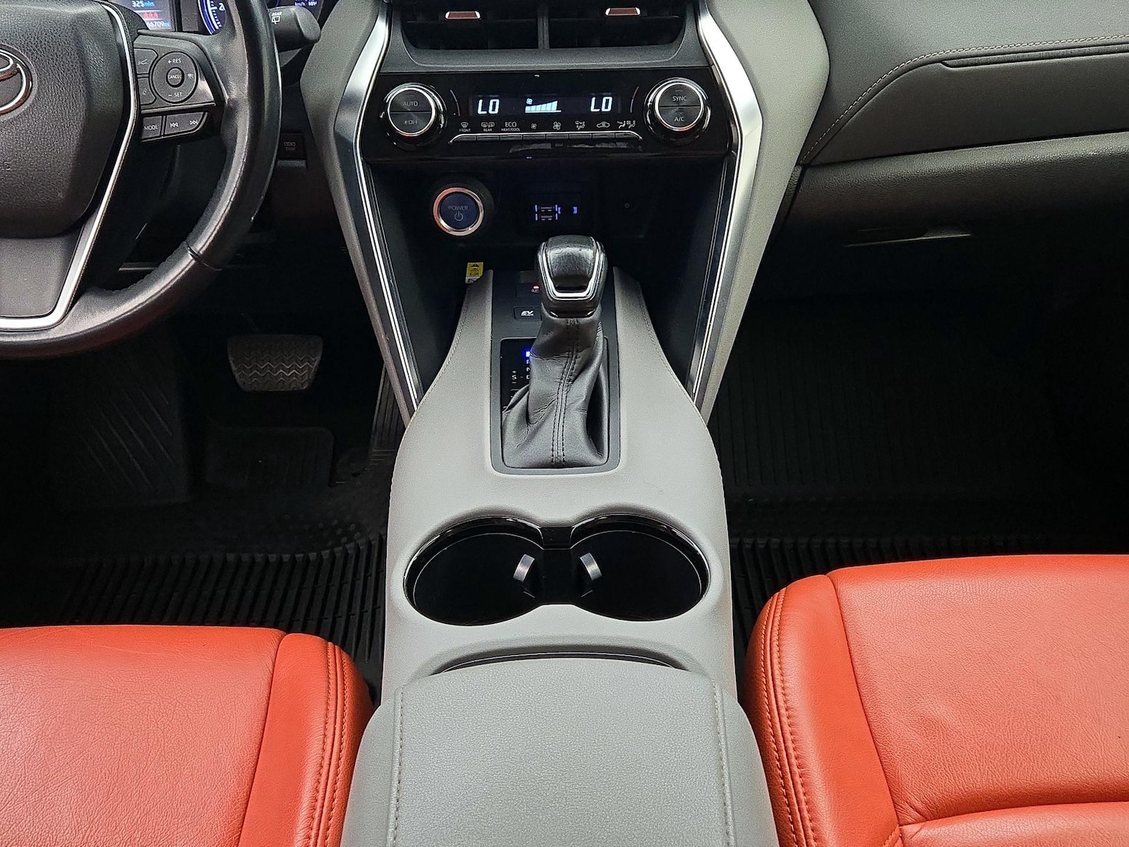 2022 Toyota Venza LE - Photo 17