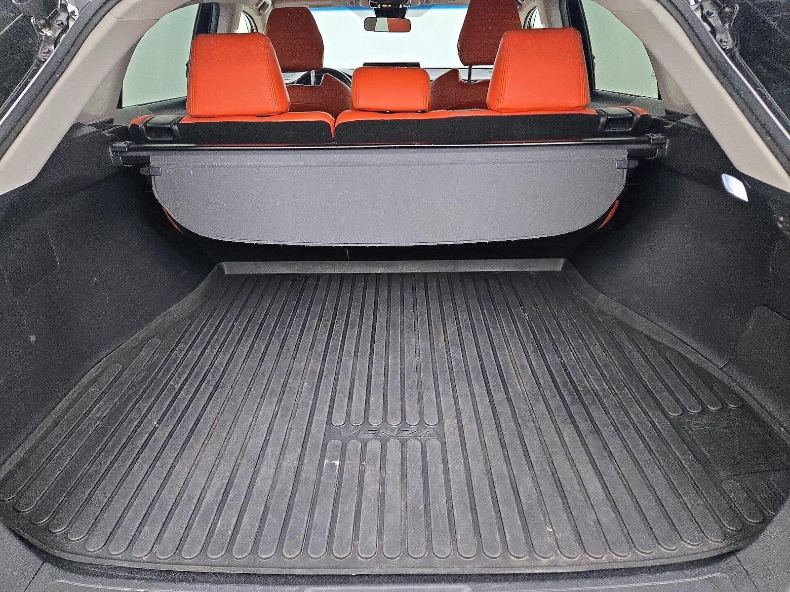 2022 Toyota Venza LE - Photo 20