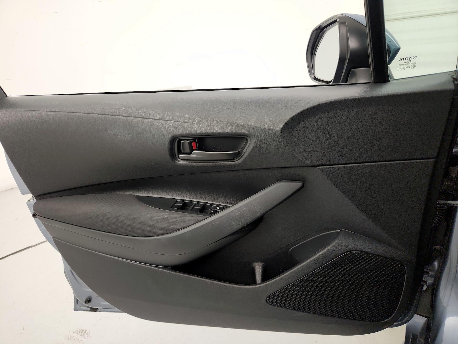 2023 Toyota Corolla LE - Photo 13