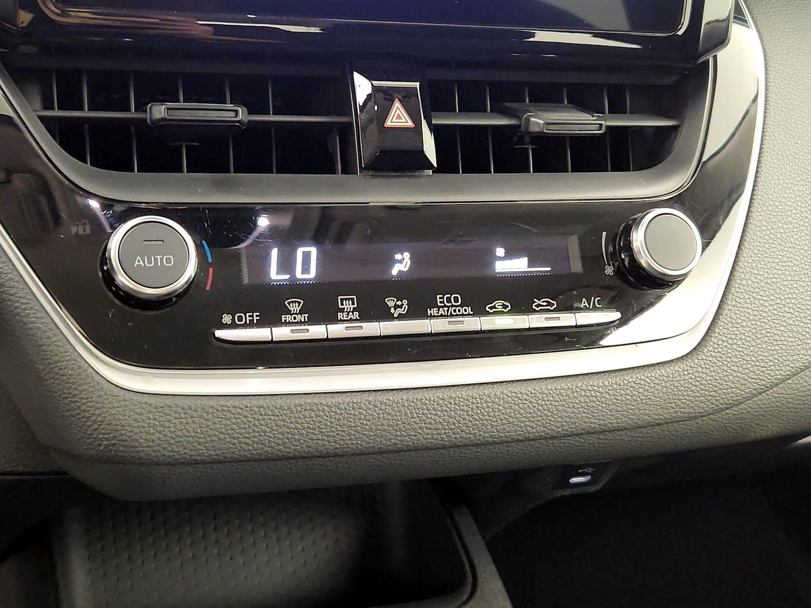 2023 Toyota Corolla LE - Photo 18