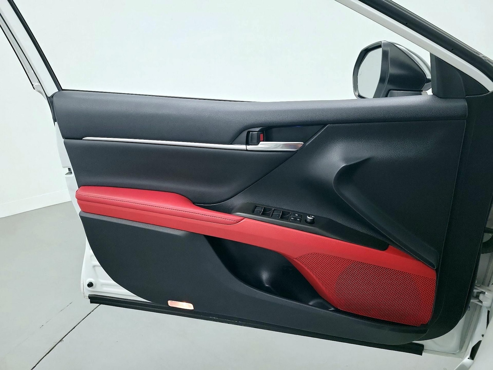 2022 Toyota Camry XSE - Photo 11