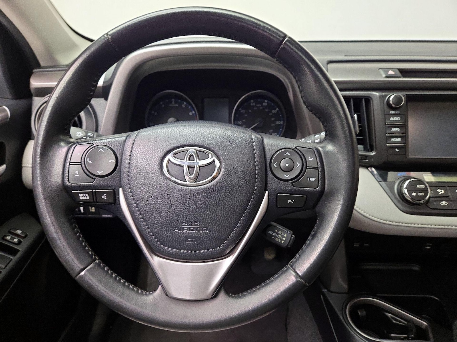 2017 Toyota RAV4 XLE - Photo 11