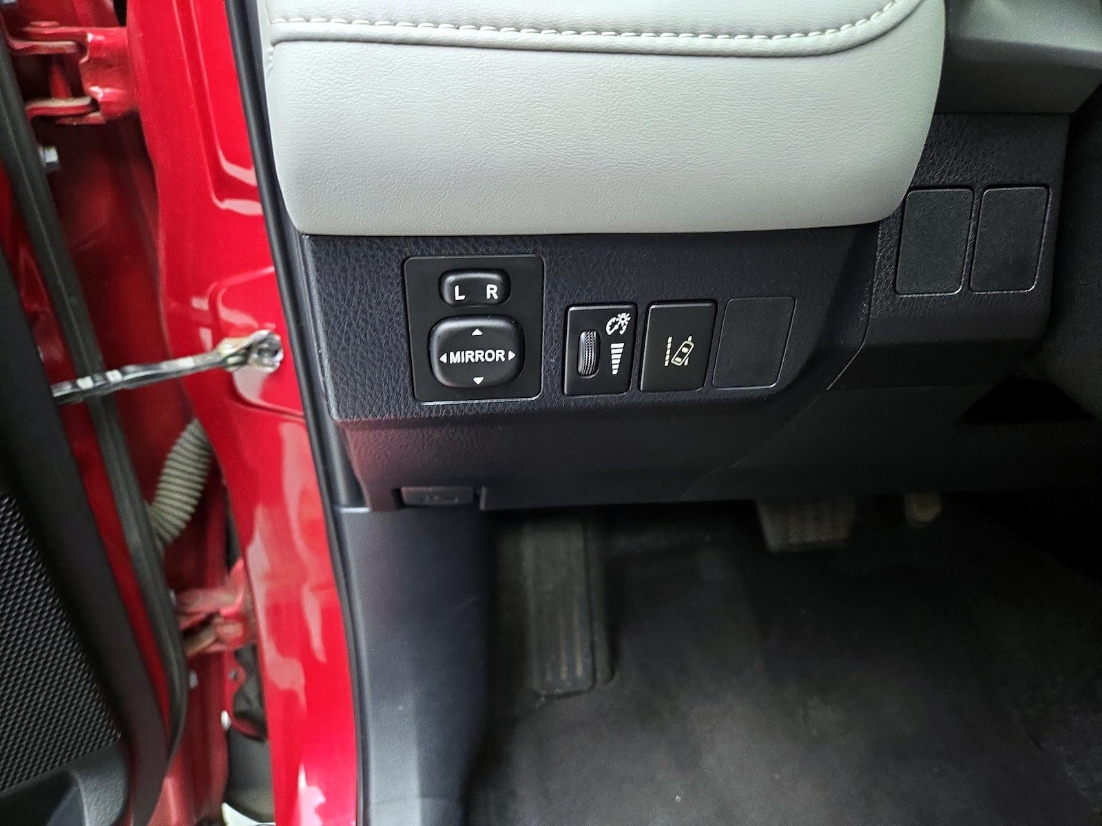 2017 Toyota RAV4 XLE - Photo 14