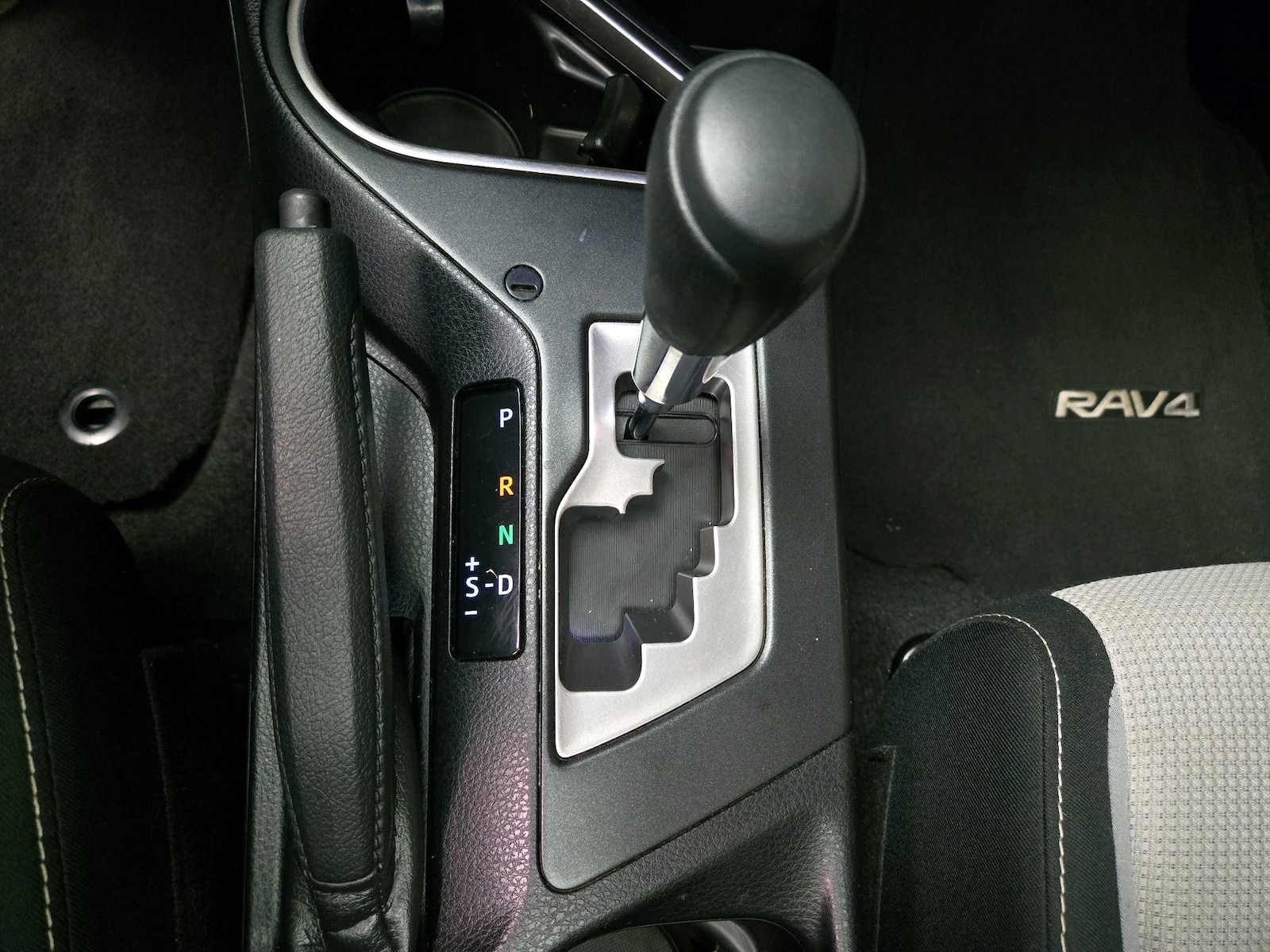 2017 Toyota RAV4 XLE - Photo 18