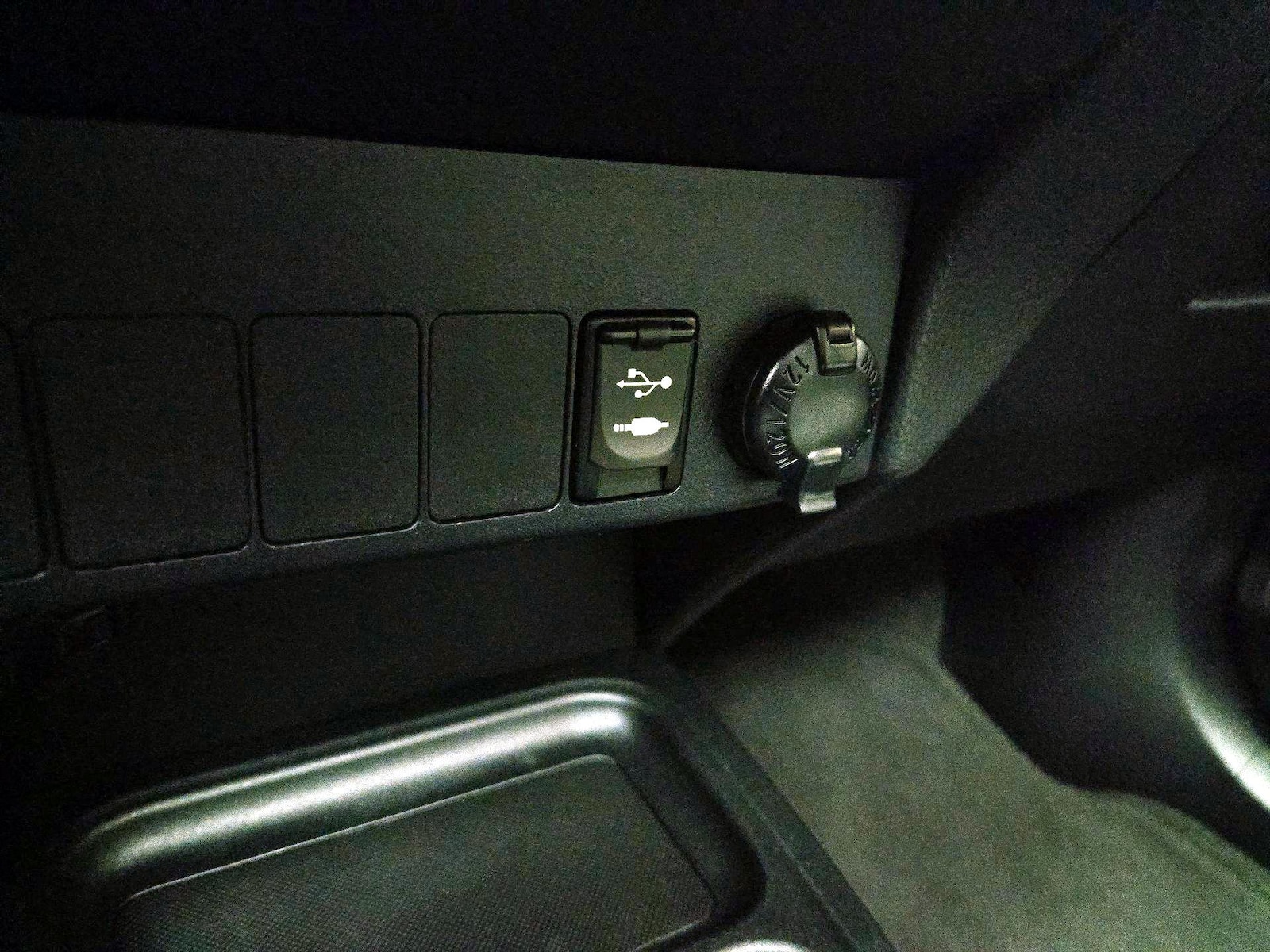 2017 Toyota RAV4 XLE - Photo 19