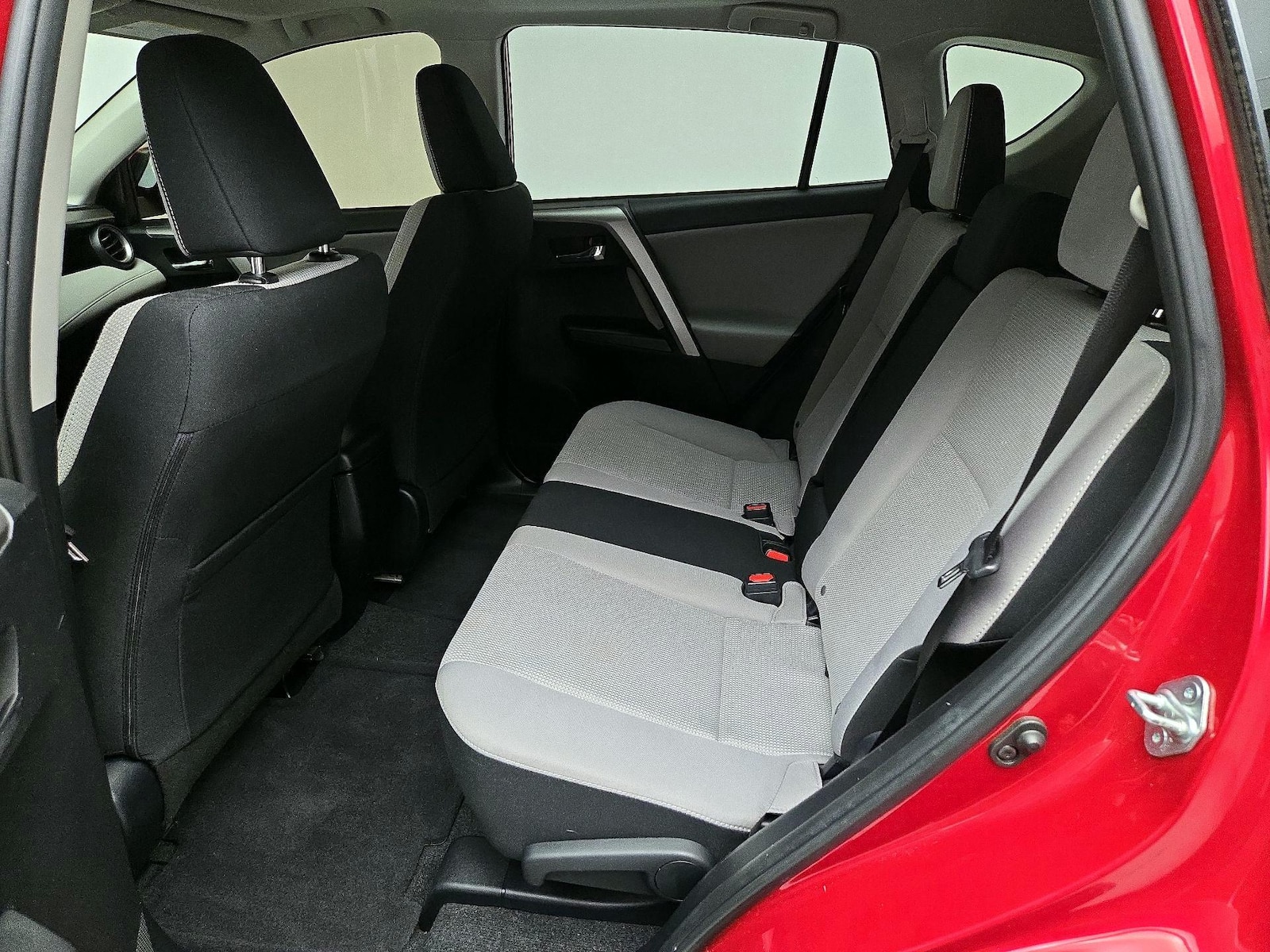 2017 Toyota RAV4 XLE - Photo 21