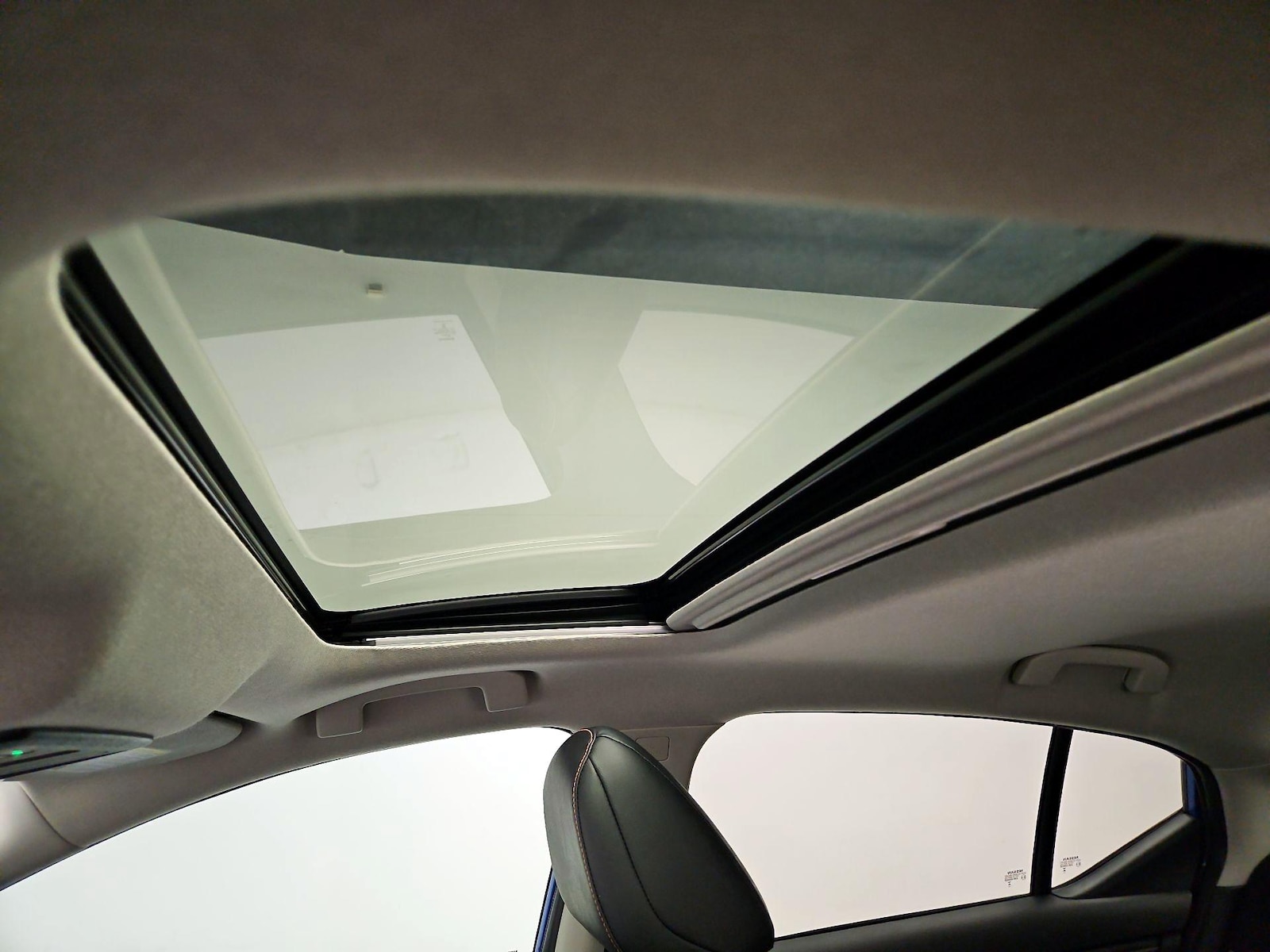 Sunroof(s) & Overhead Airbags