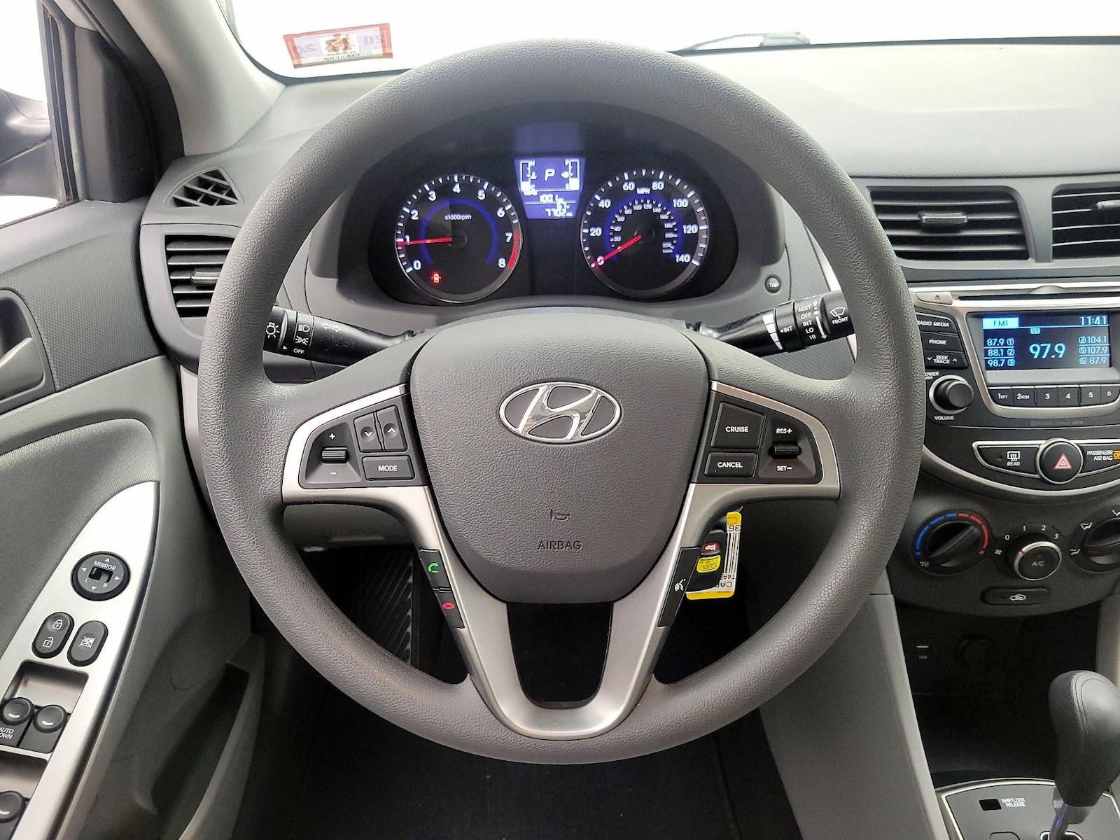 2016 Hyundai Accent SE - Photo 11