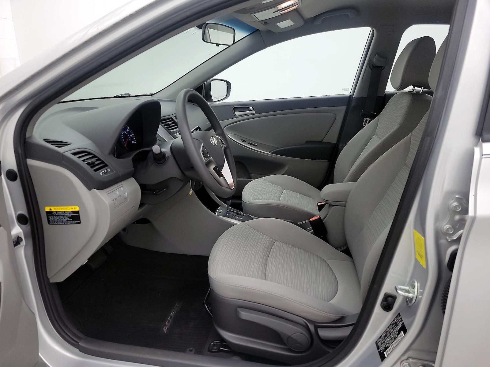 2016 Hyundai Accent SE - Photo 12