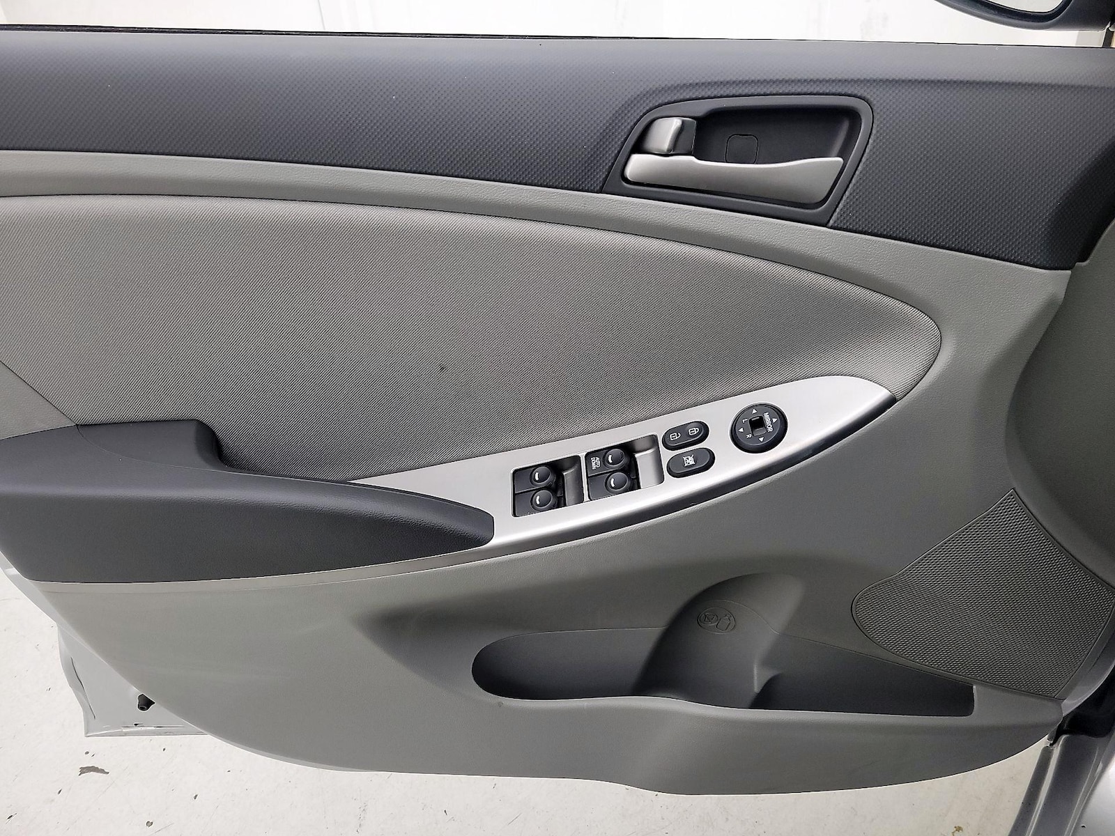2016 Hyundai Accent SE - Photo 13